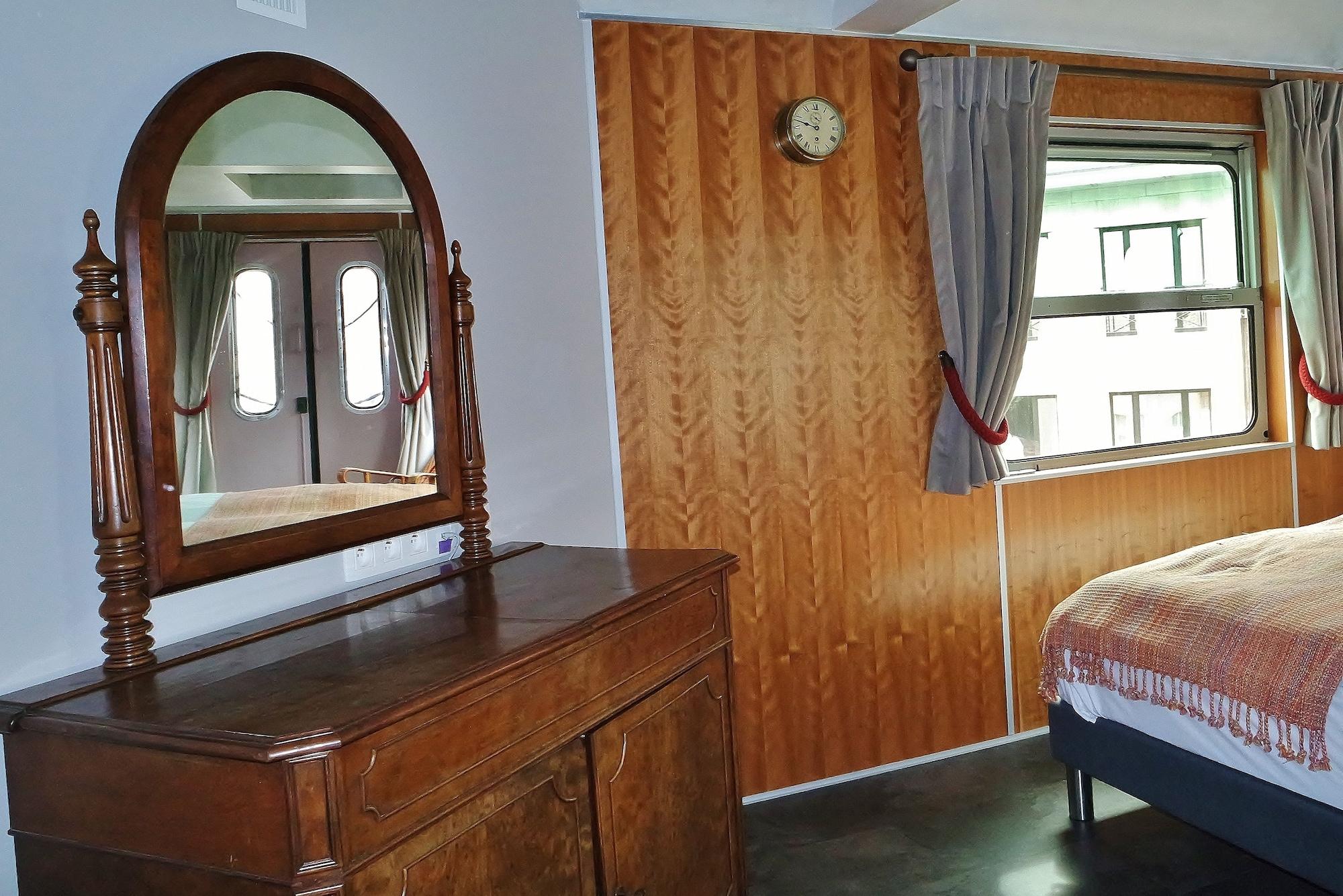 Albergue Train *