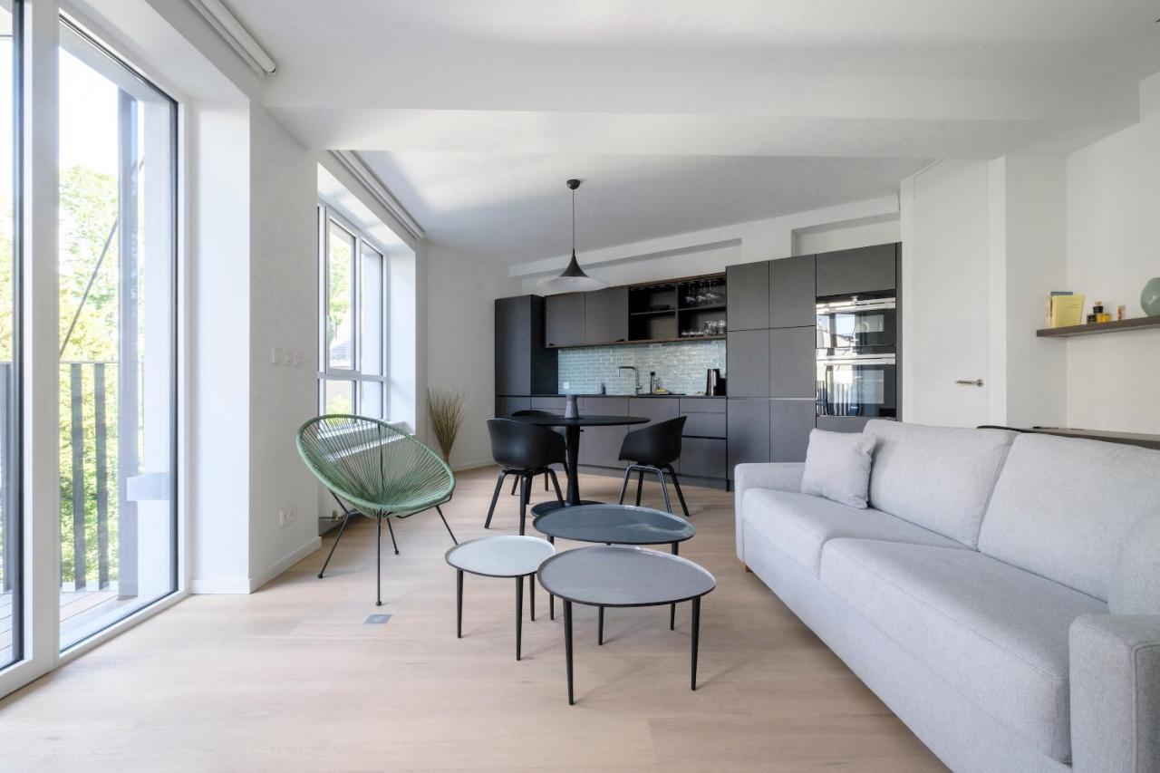 1 Bedroom With Balcony Avenue Louise Apartment *