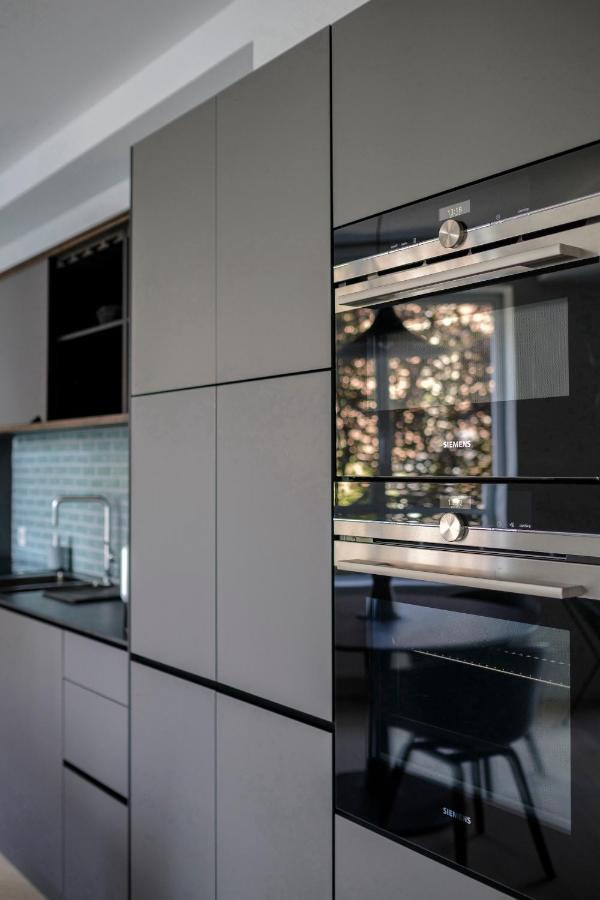 1 Bedroom With Balcony Avenue Louise *