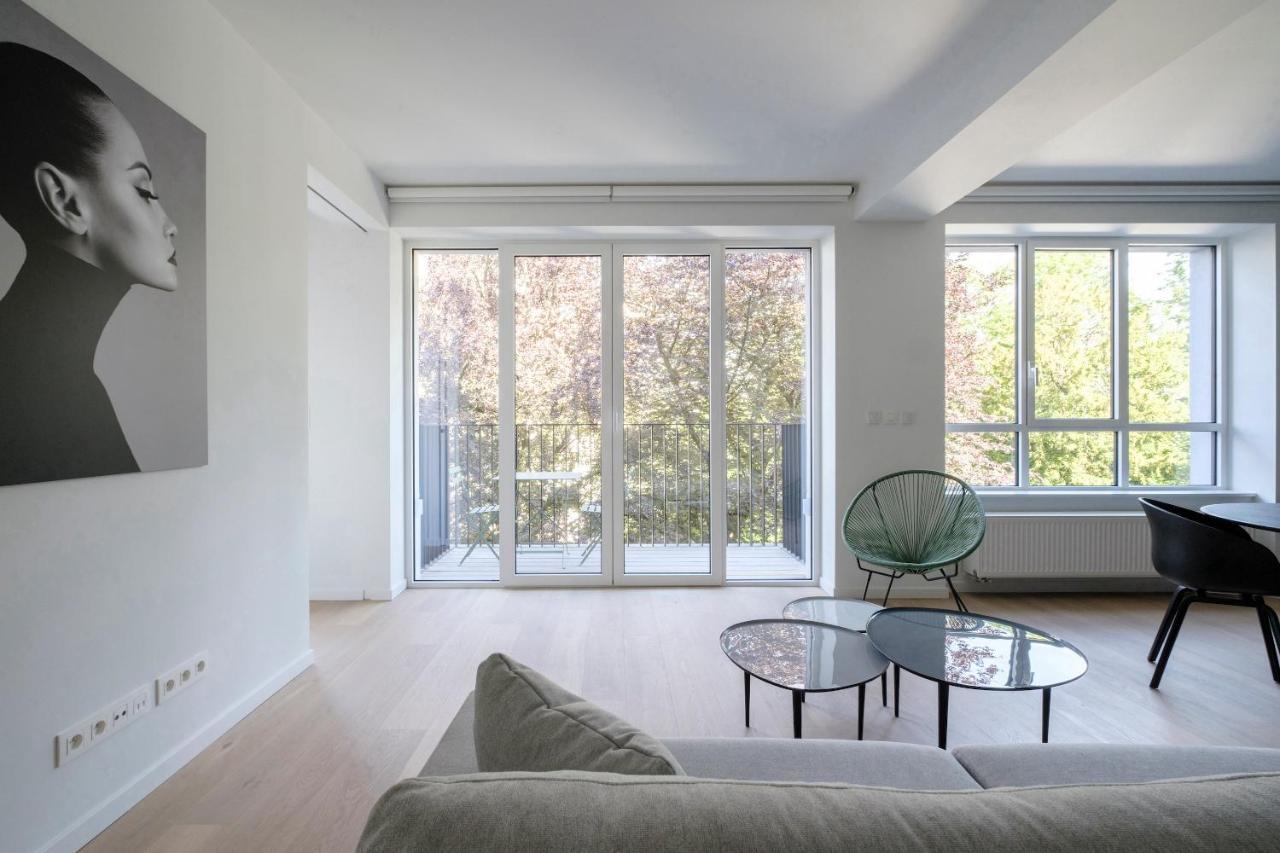 1 Bedroom With Balcony Avenue Louise Apartment *