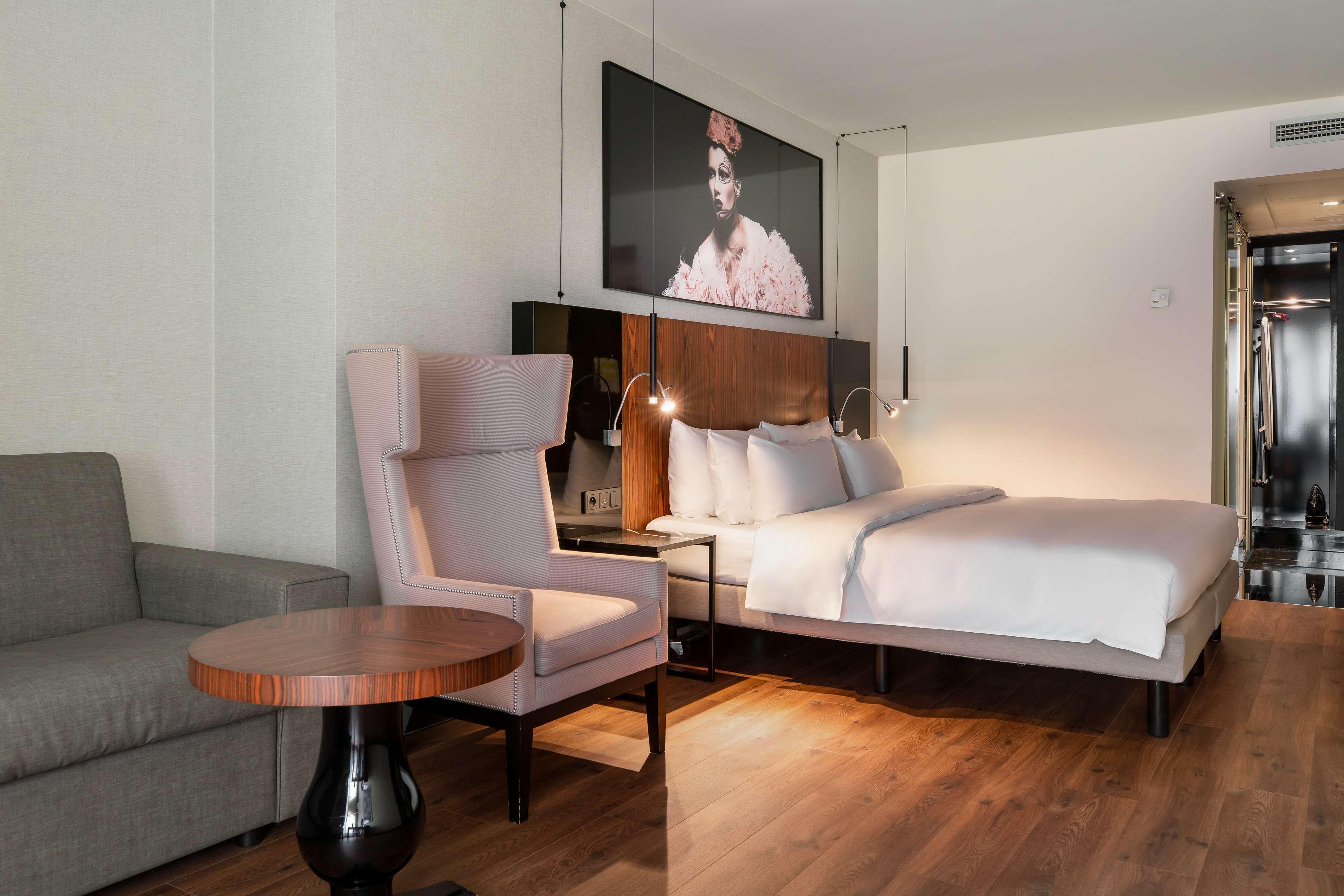 Khách sạn Radisson Collection Grand Place 5*