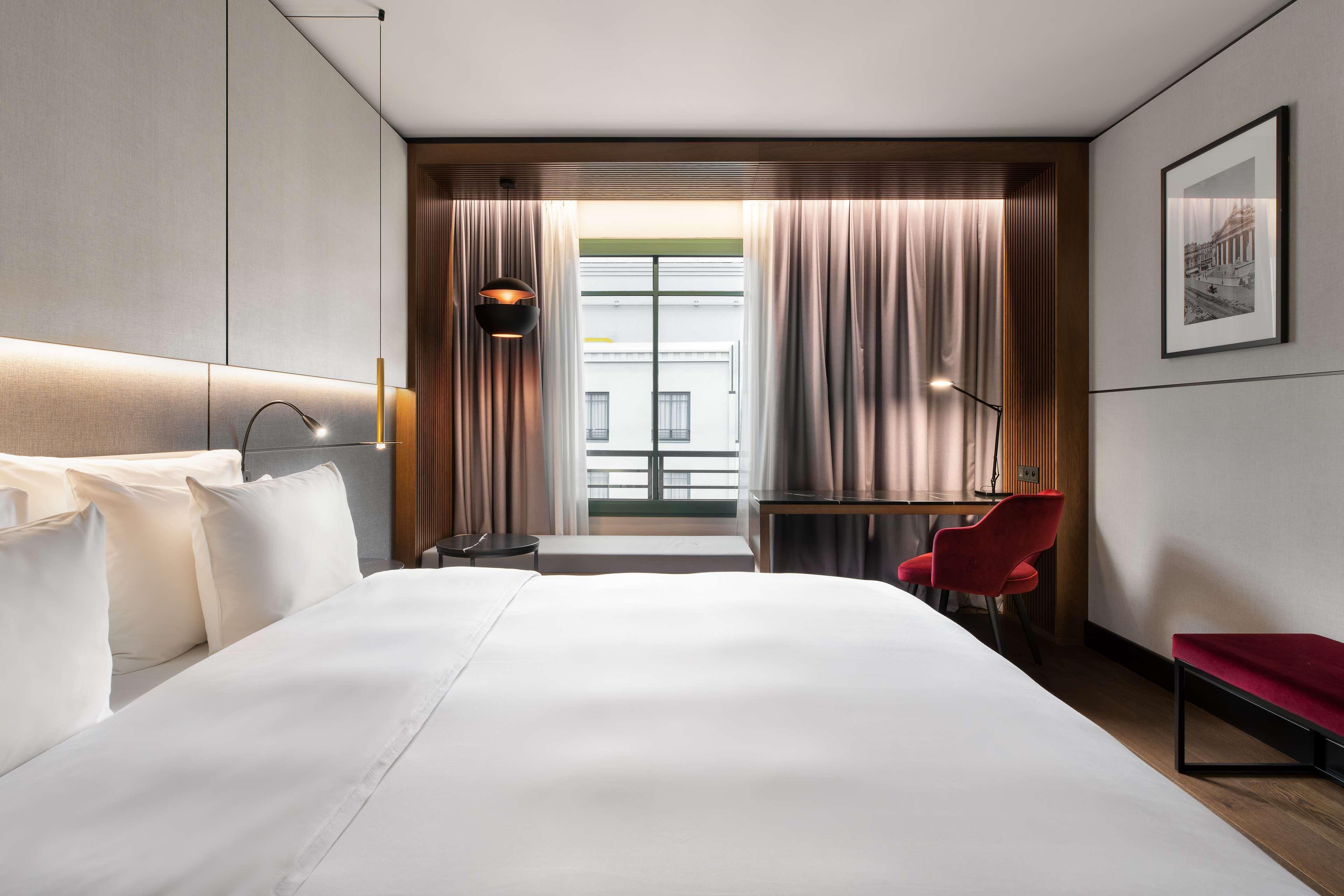 Khách sạn Radisson Collection Grand Place