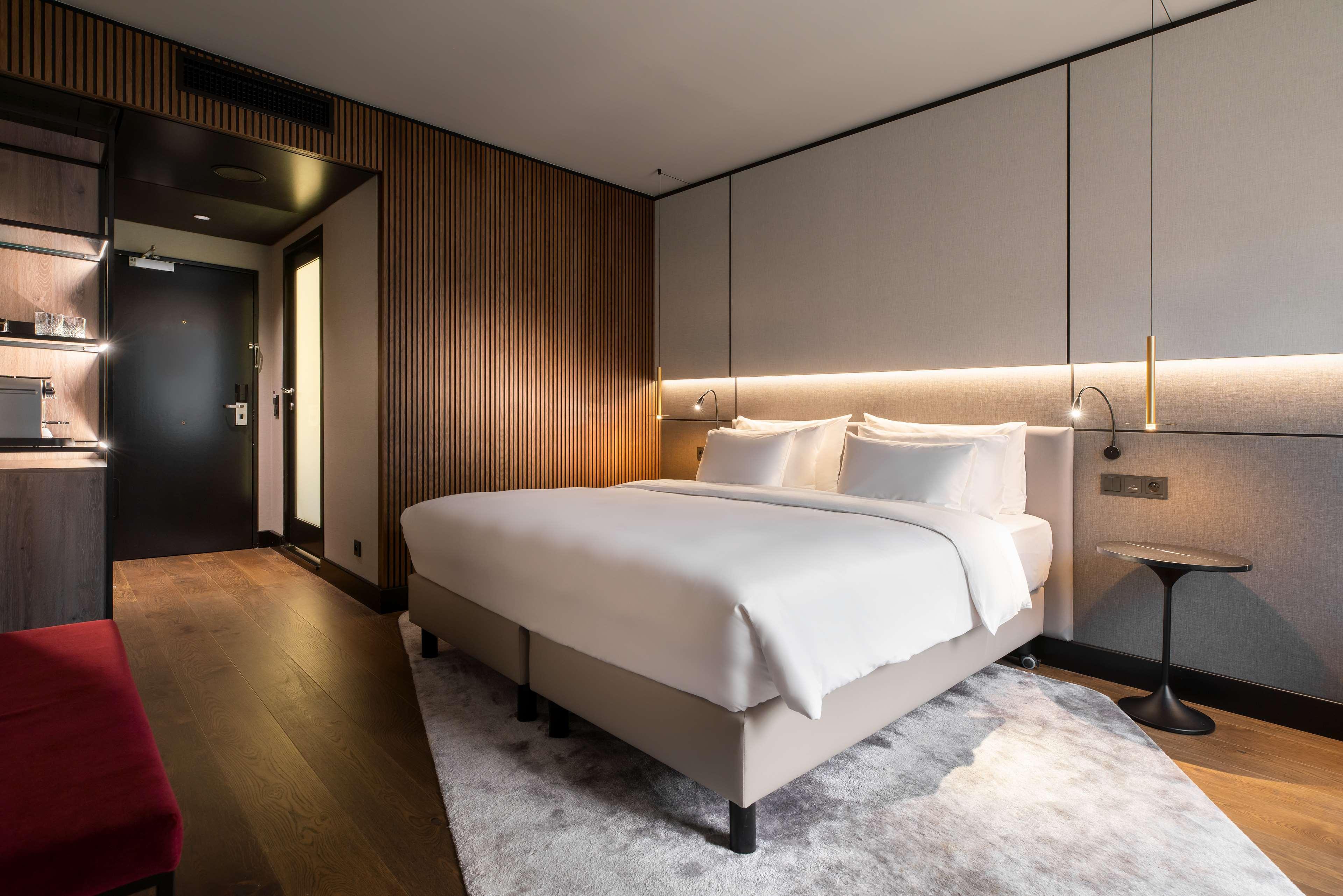 Khách sạn Radisson Collection Grand Place