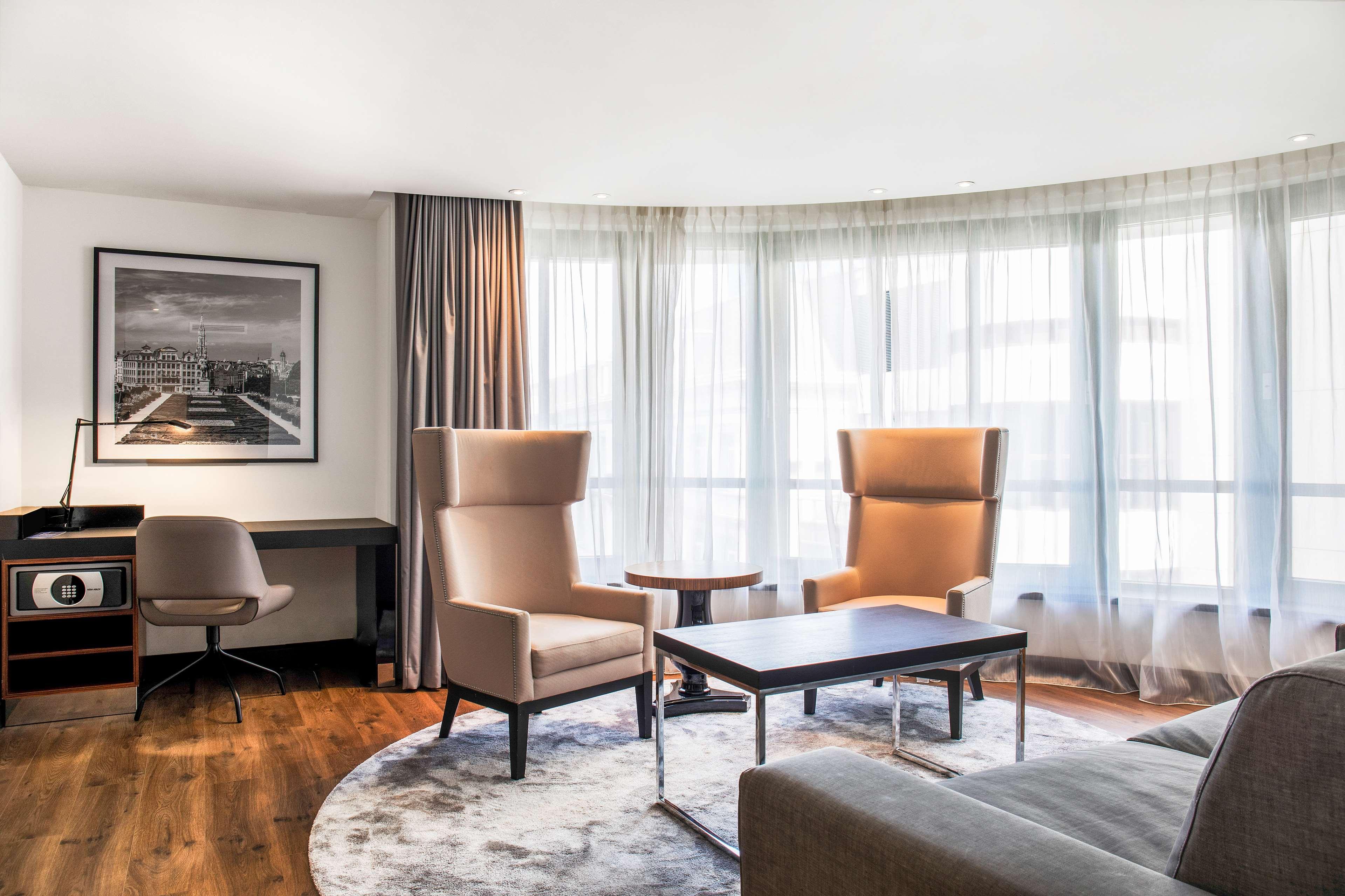 Radisson Collection Grand Place Khách sạn 5*