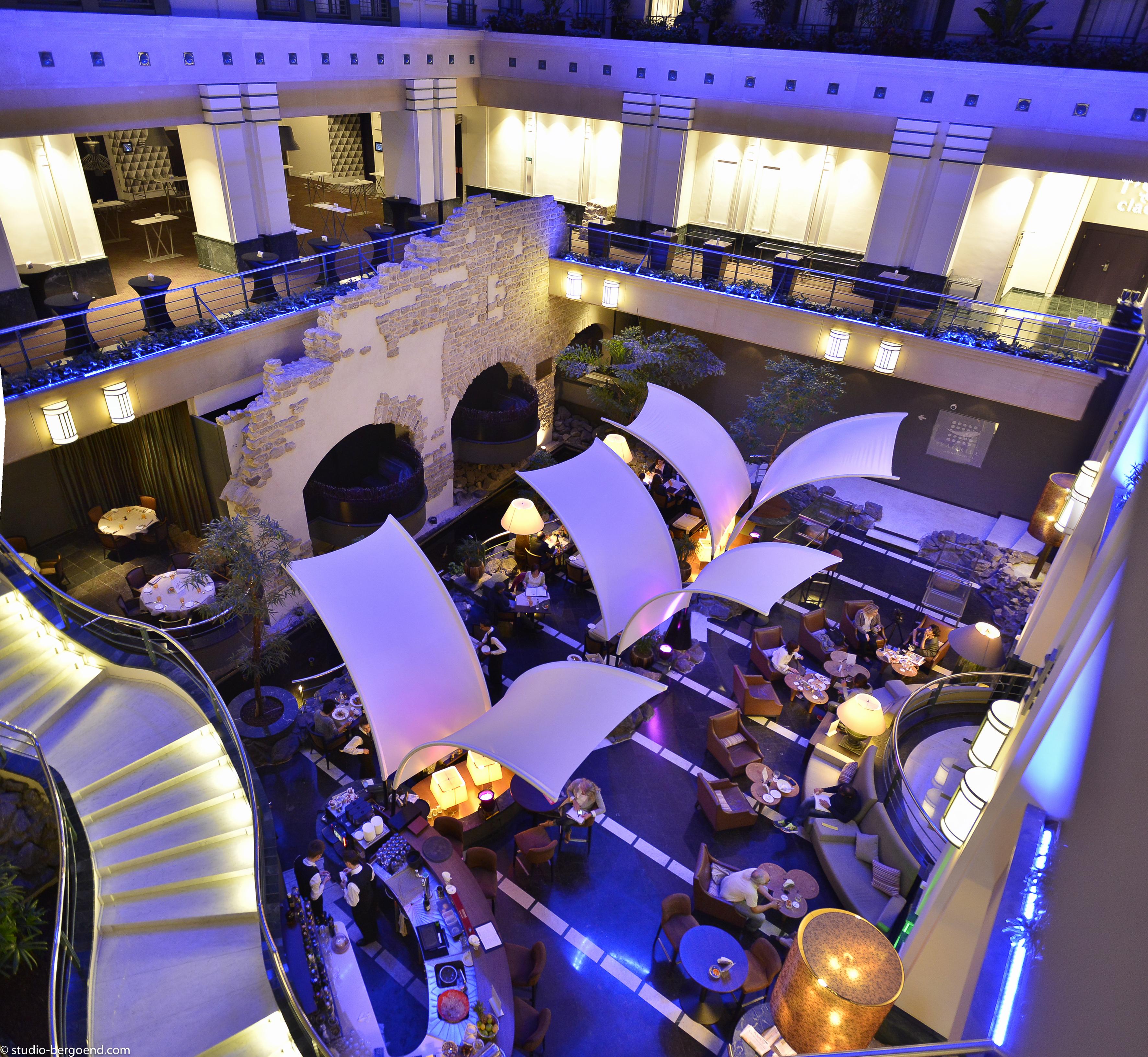 Khách sạn Radisson Collection Grand Place 5*
