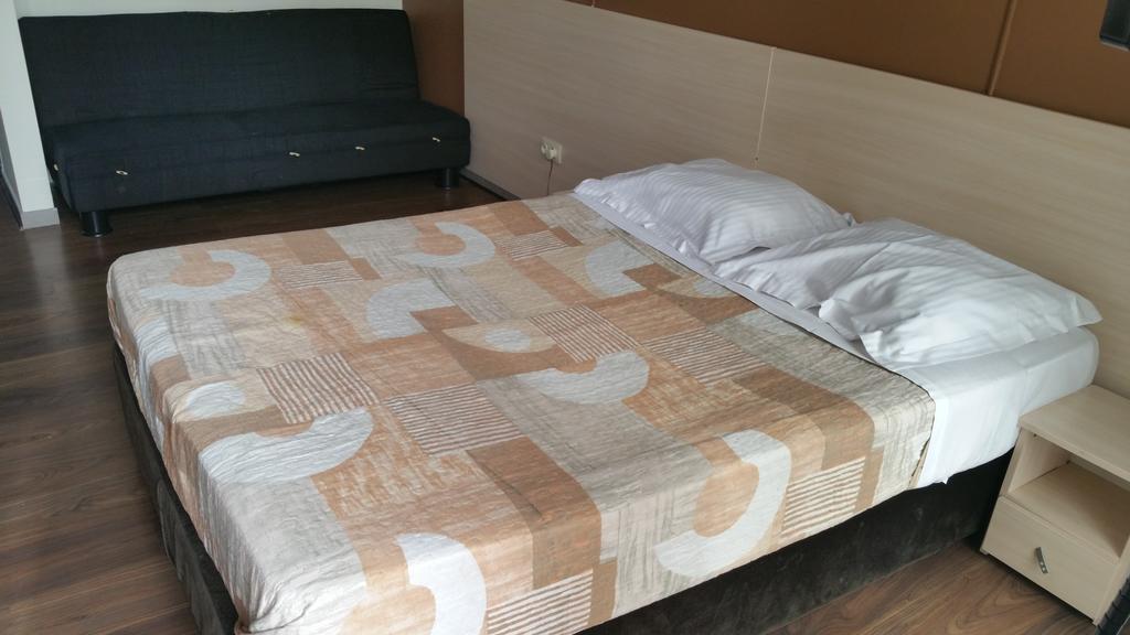 Aryan Aparthotel