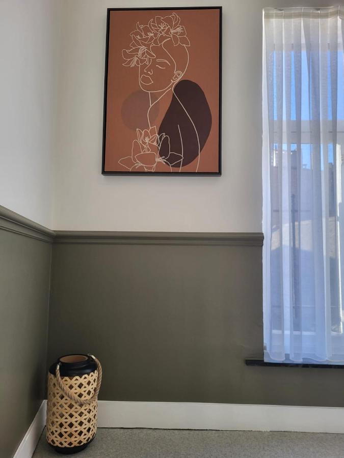Guest house Brussels Bed & Blockchain Private With Shared Bathroom *