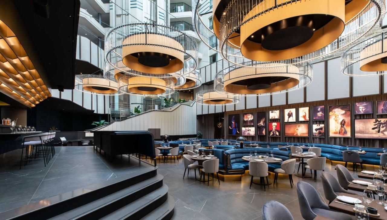 Radisson Collection Grand Place Khách sạn 5*