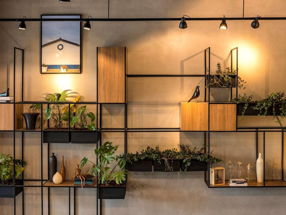 Ibis Brussels Centre Chatelain Khách sạn 3*