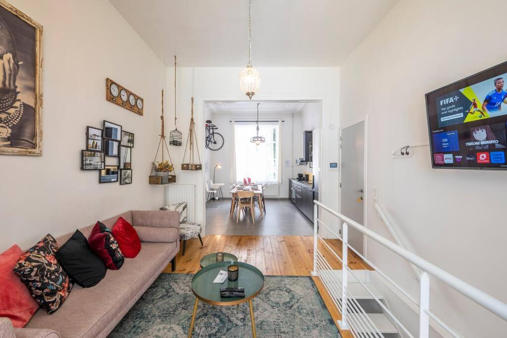 Superb 3 Bedroom & 3 Bathroom Duplex In Centre *