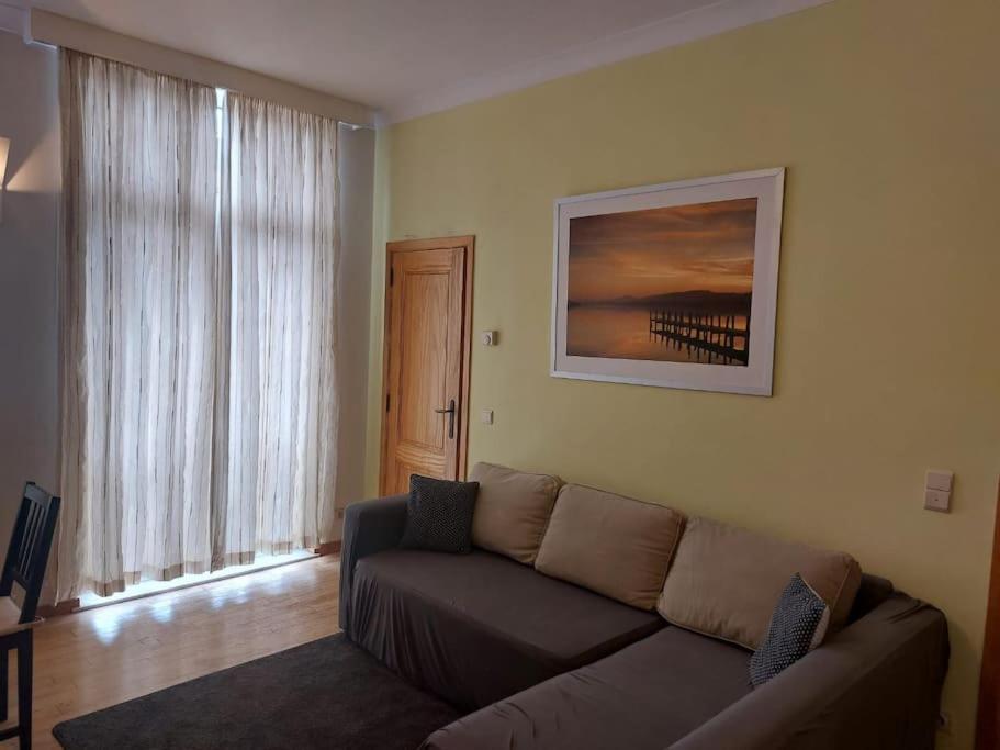 Charming 1-bedroom Apartamento *