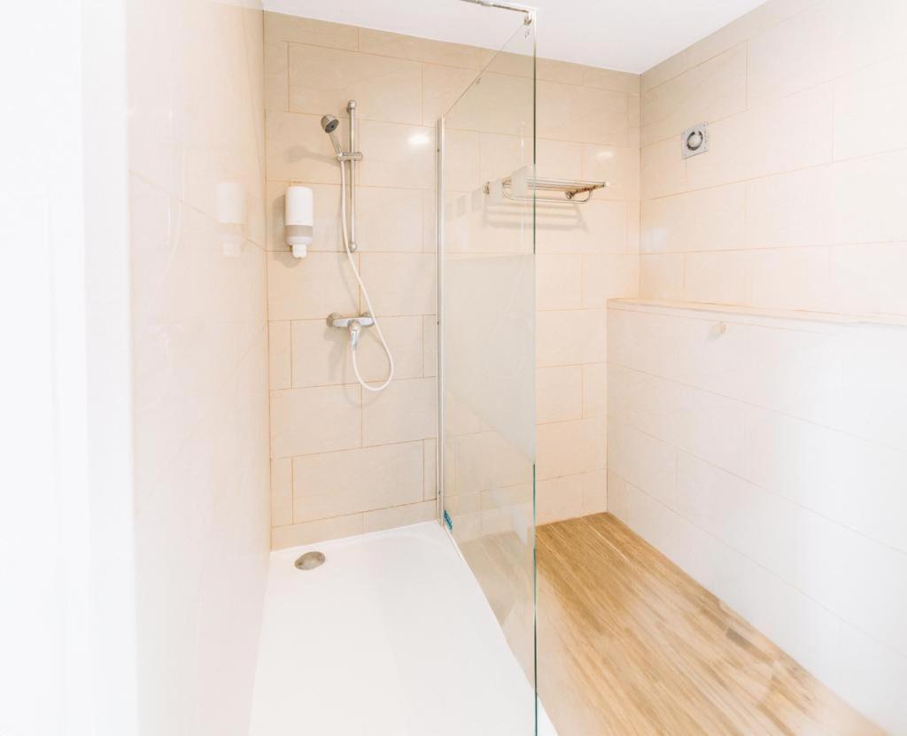 Atomihotel: Contemporary Comfort Steps From The Atomium! Hotel Jette