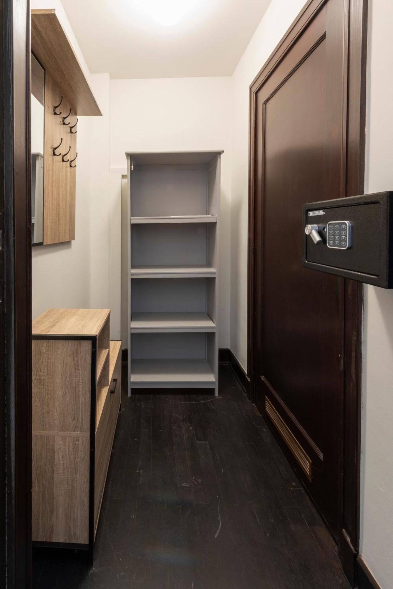 Apartment Fish Market