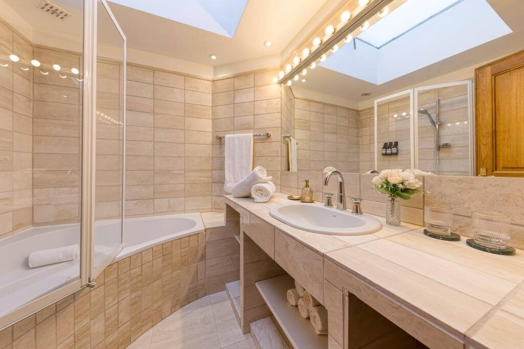 Chic Penthouse Grand-place Apartment