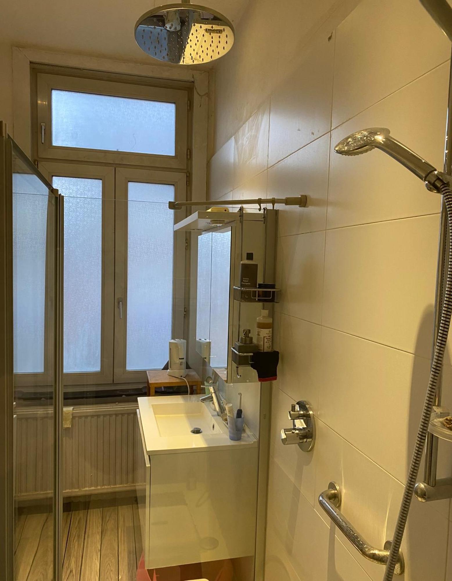 - Private Bedroom And Bathroom Brussels