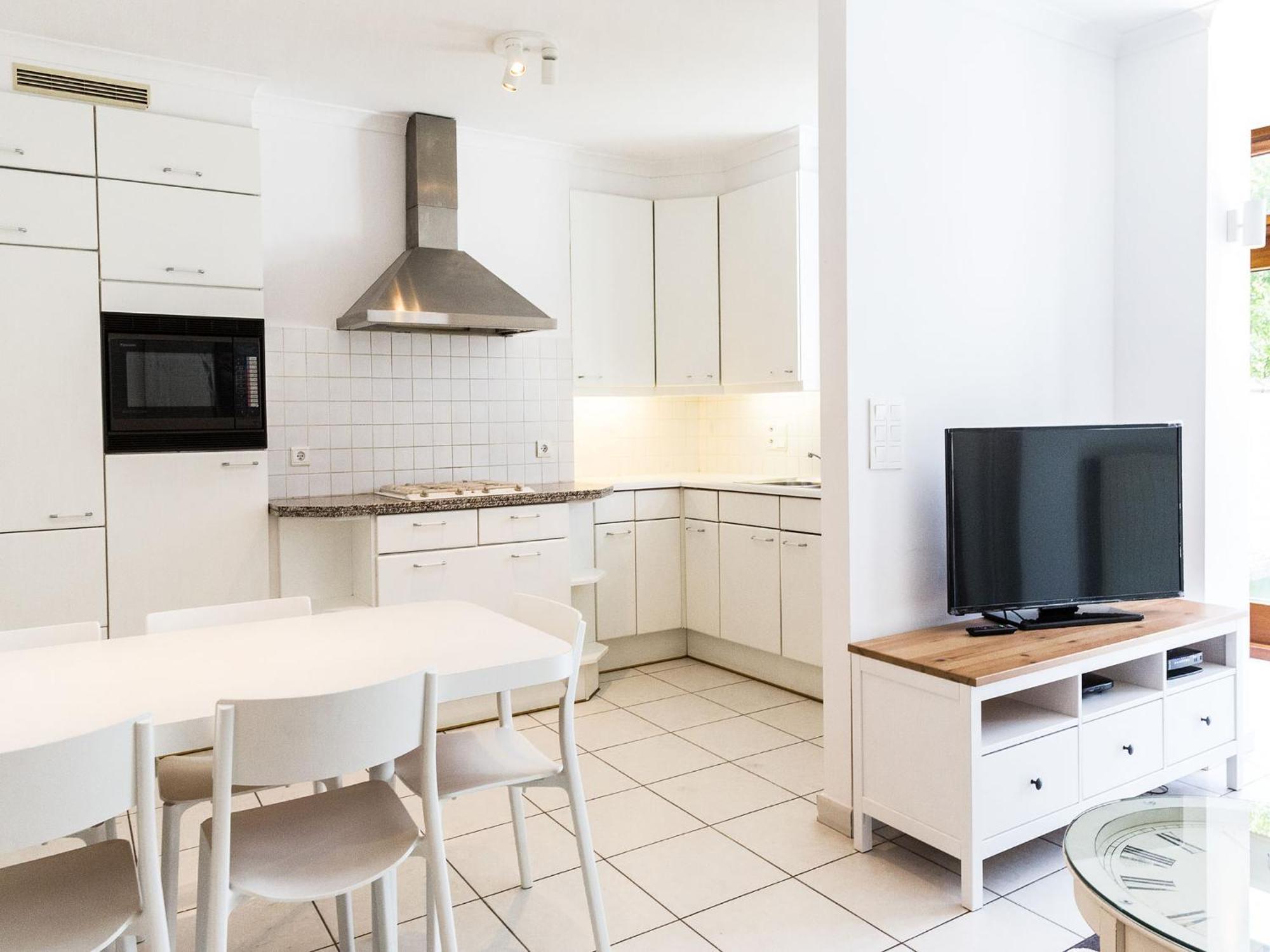 Degroux 82 - Self Check In By Homenhancement