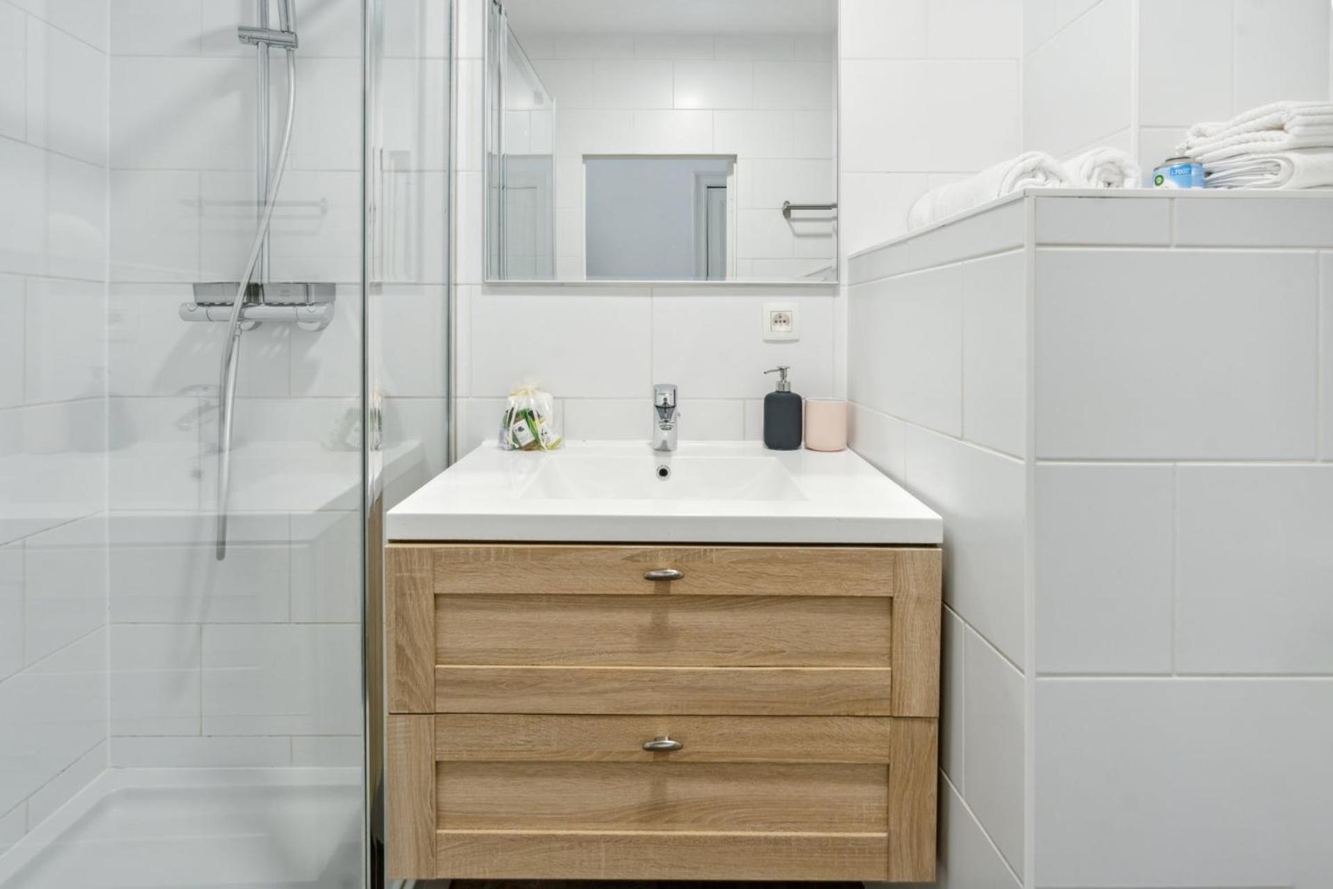 Degroux 82 - Self Check In By Homenhancement Brussels