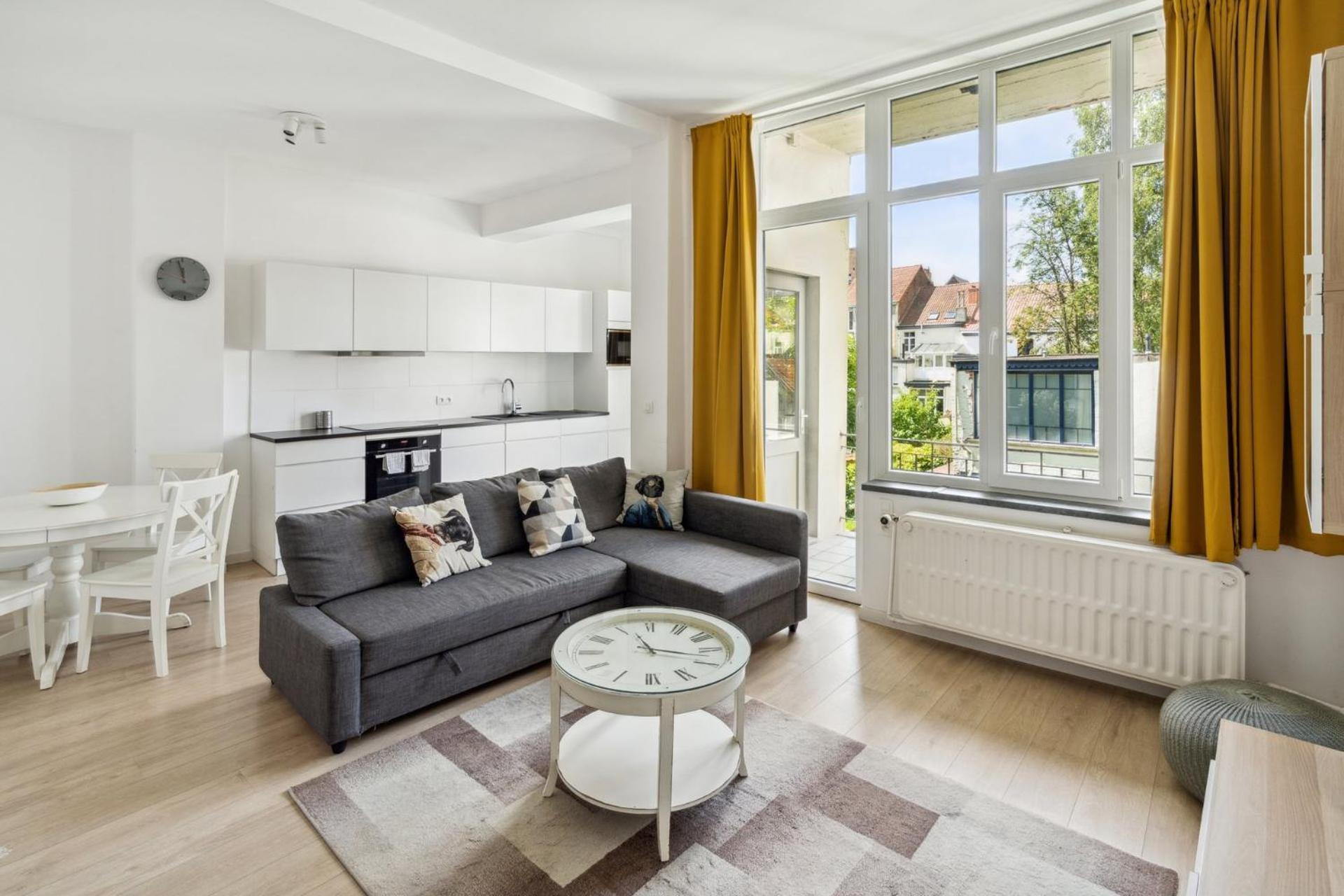 Degroux 82 - Self Check In By Homenhancement