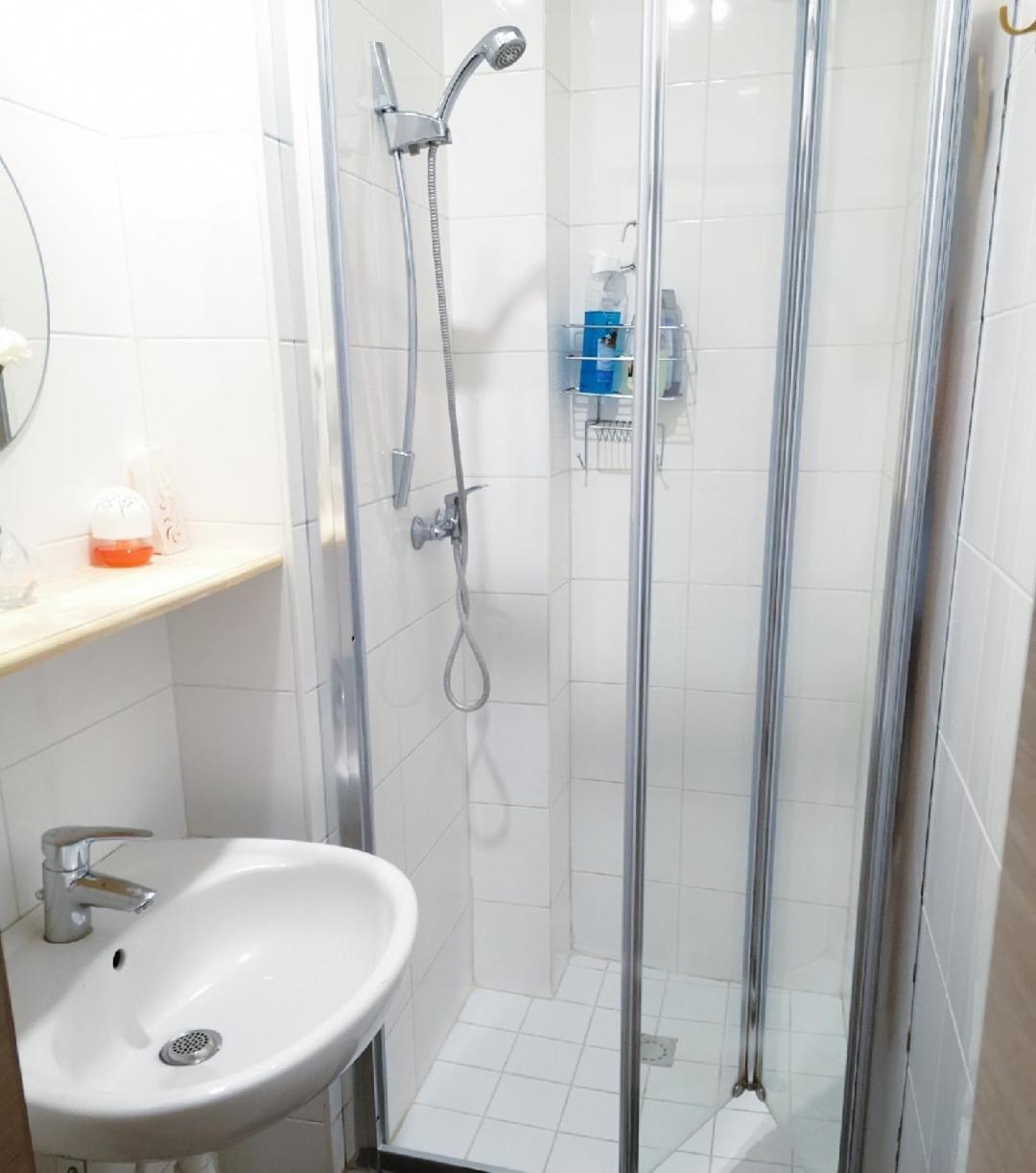 A Private For Backpacker Share Bathroom Apartment Brussels