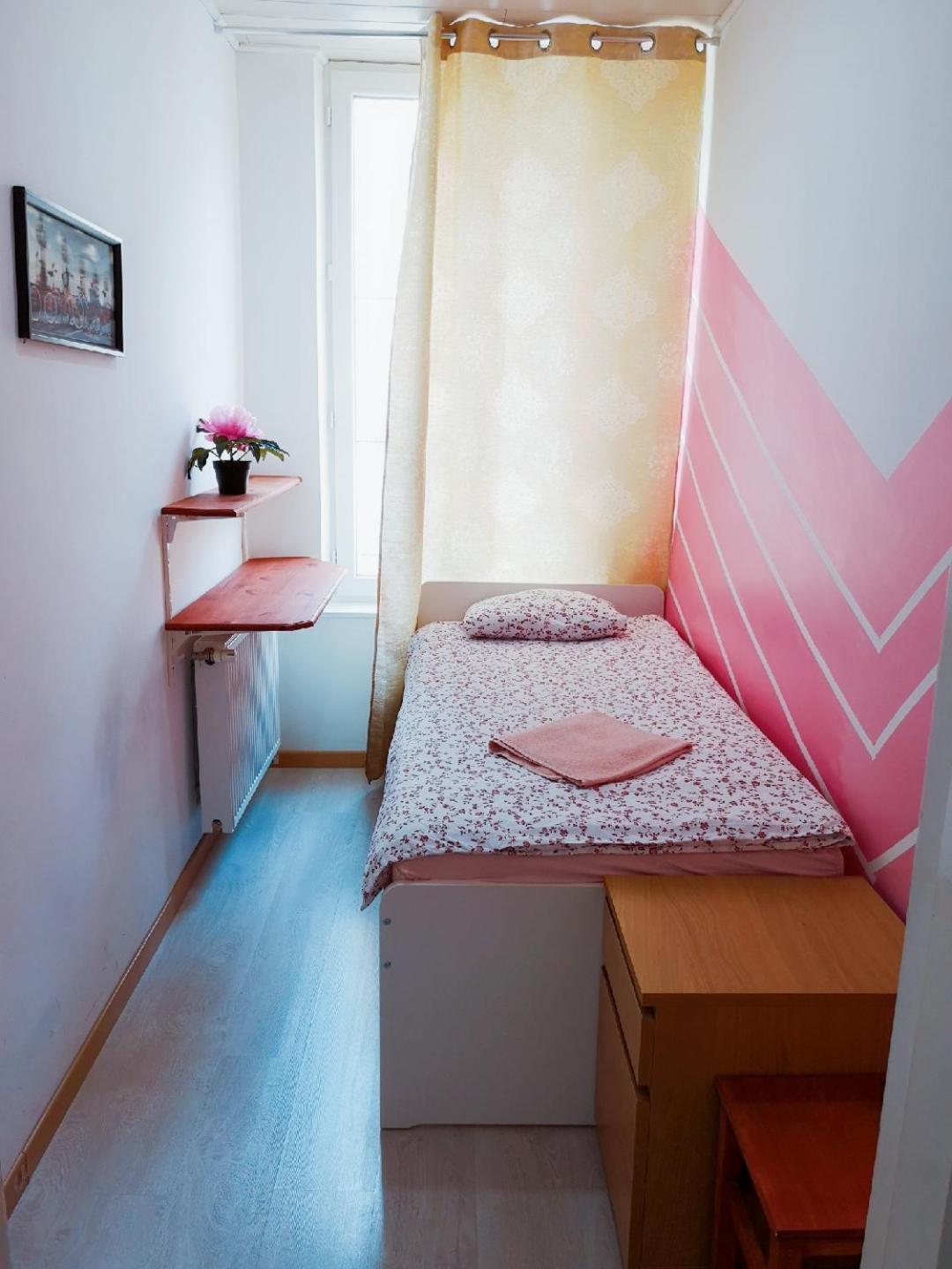 A Private For Backpacker Share Bathroom * Brussels