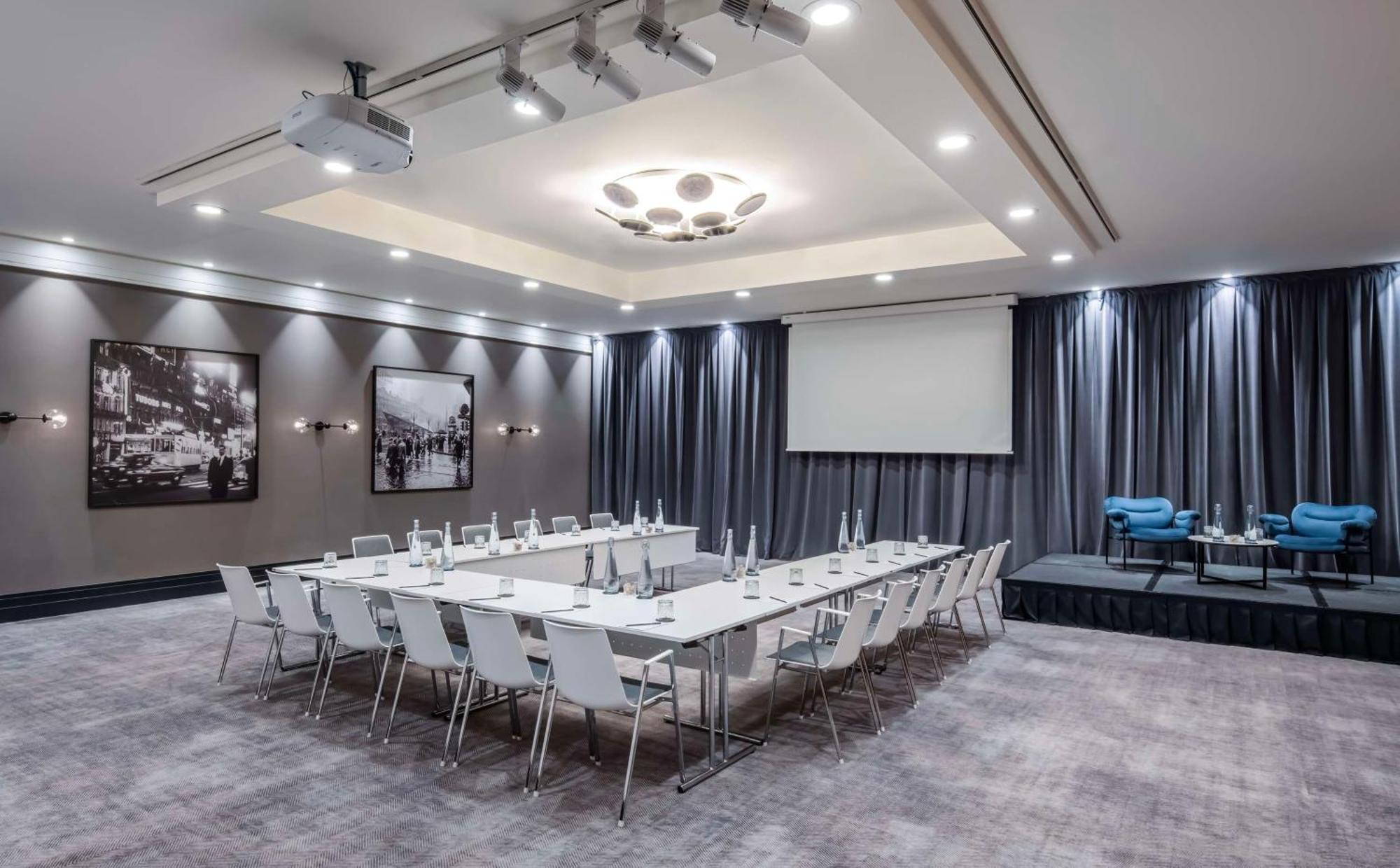 Khách sạn Radisson Collection Grand Place