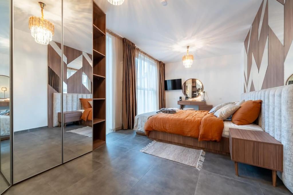 Apartment Luxueux 5 *
