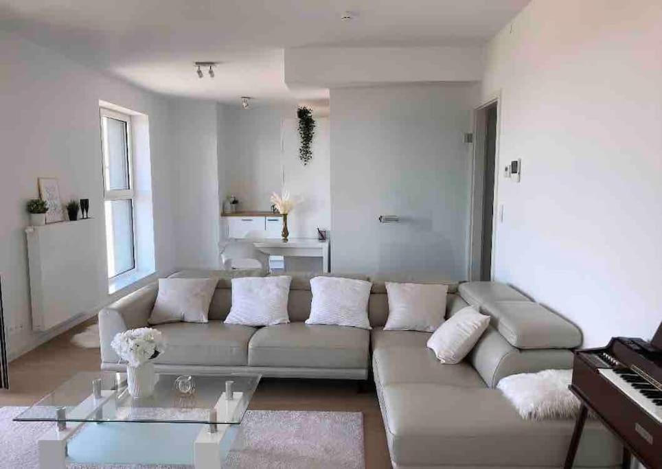 Luxury With Stunning View & Free Parking *