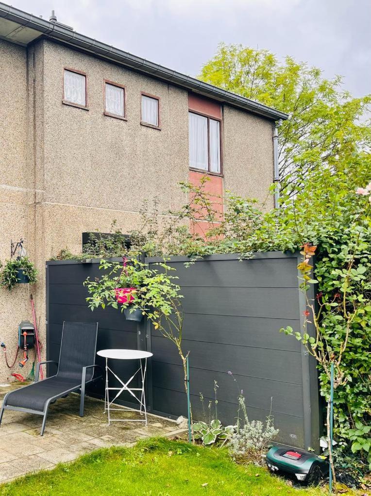 Town House With Garden - 1 With Shared Bathroom Ở trọ Brussels