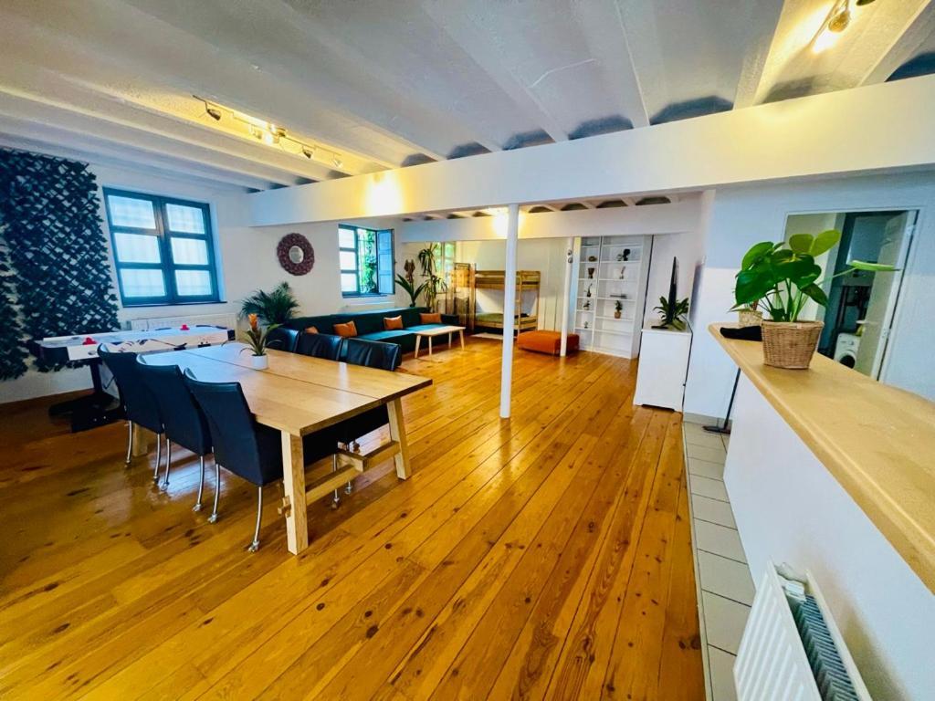 Down Town Oasis-spacious Loft With Private Parking Brussels
