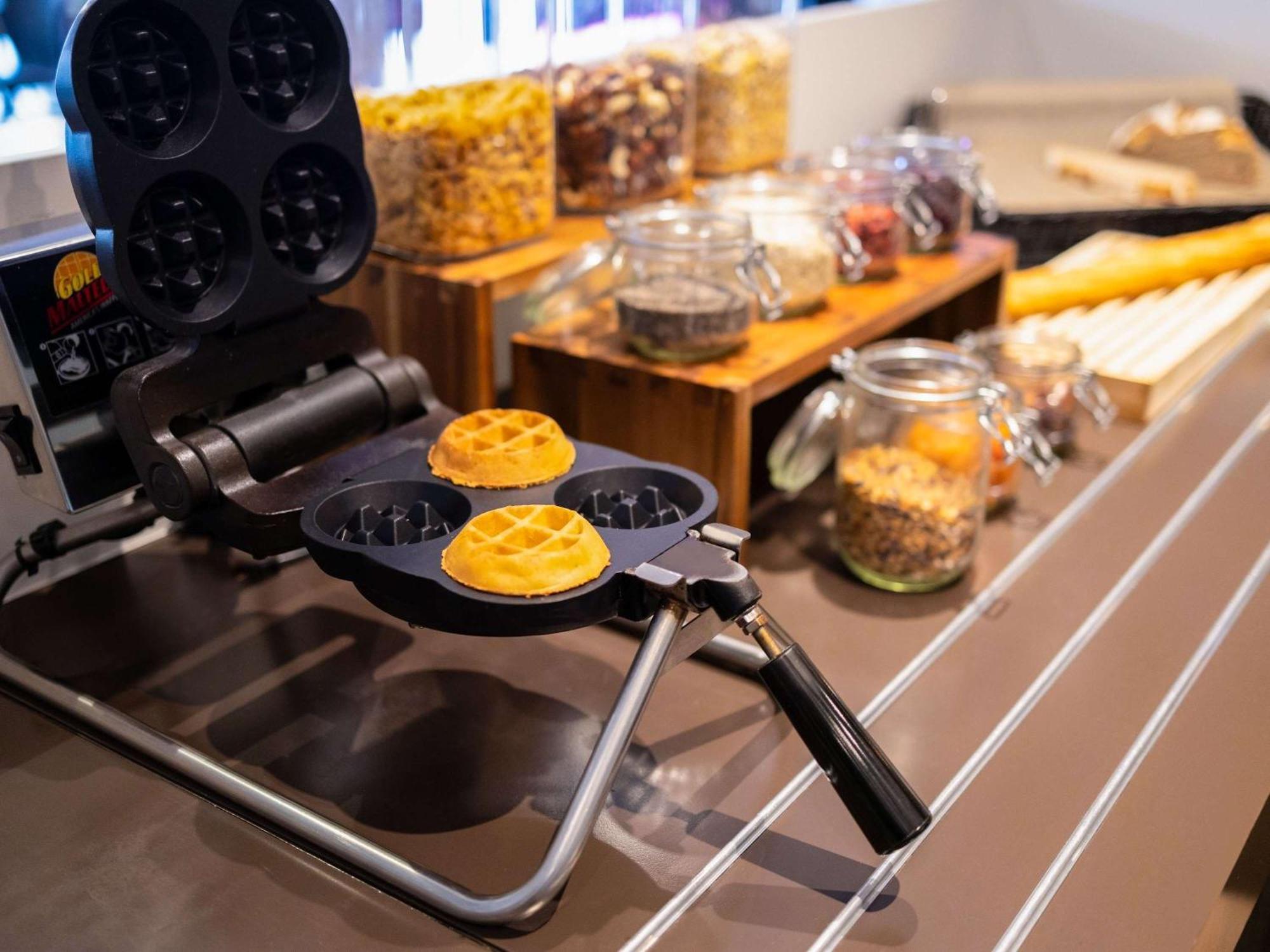 Hotel Ibis Styles Centre Stephanie 3*