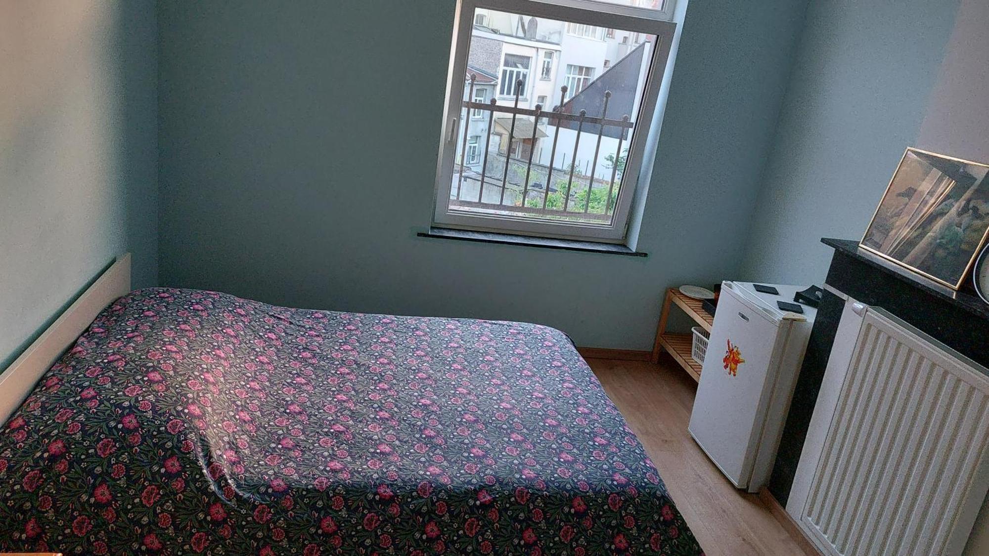 Confortable Avec Un Lit Double A Schaerbeek Cle Bleu *