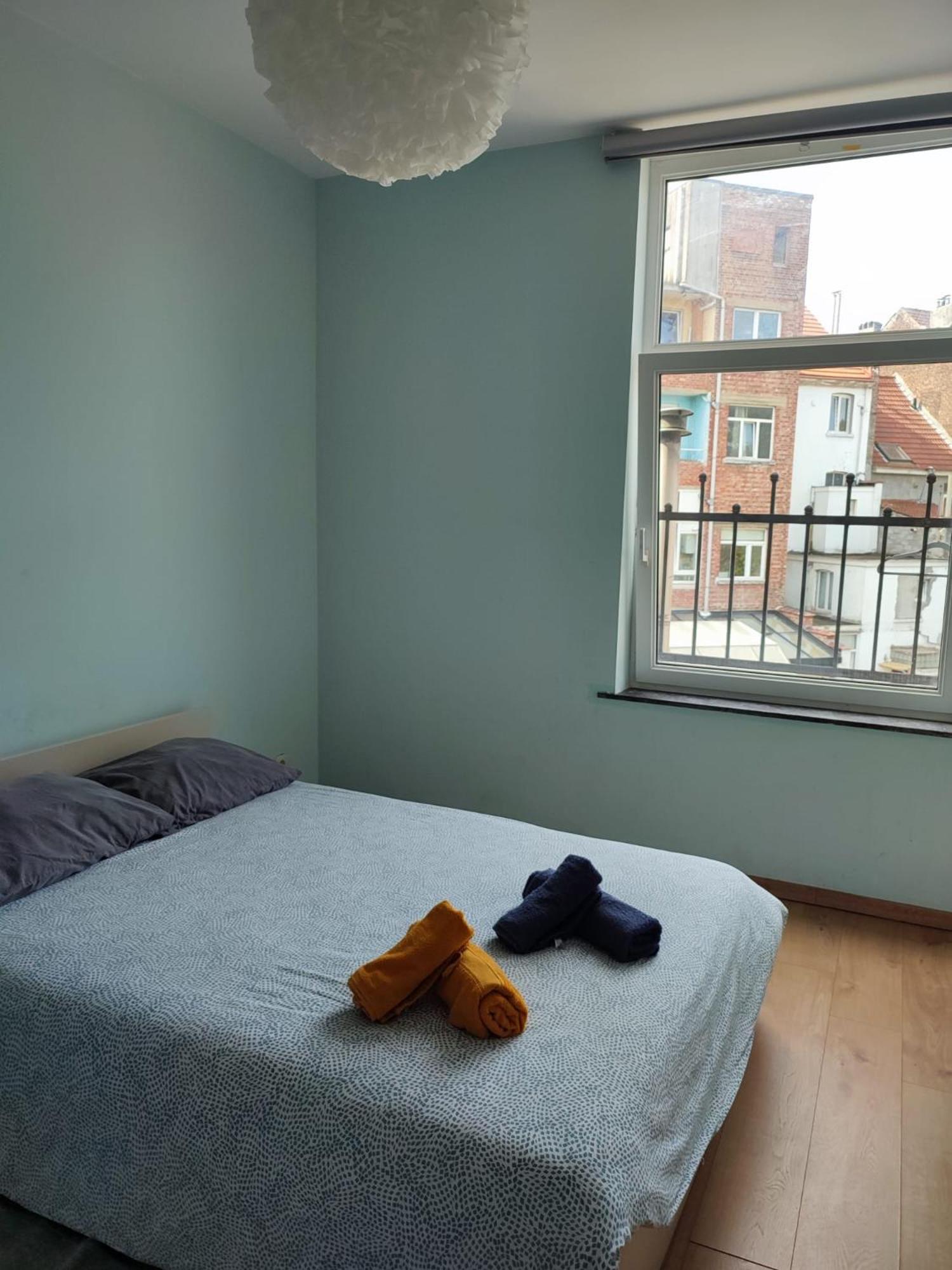 Confortable Avec Un Lit Double A Schaerbeek Cle Bleu Brussel