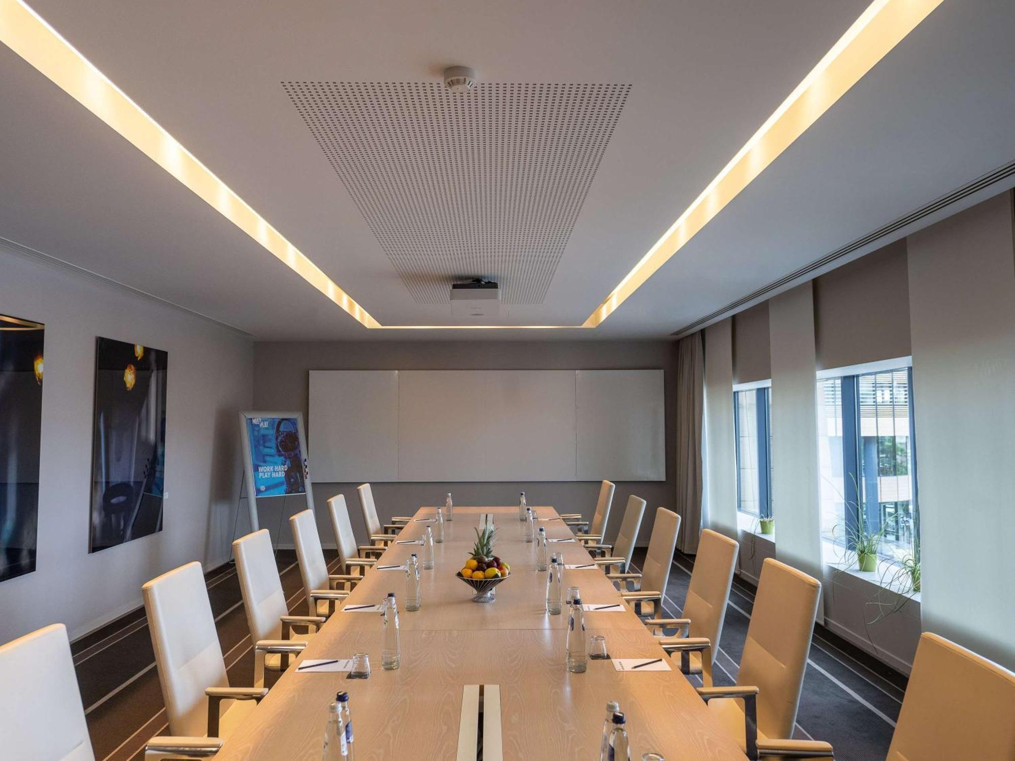 Khách sạn Pullman Brussels Centre Midi 4*
