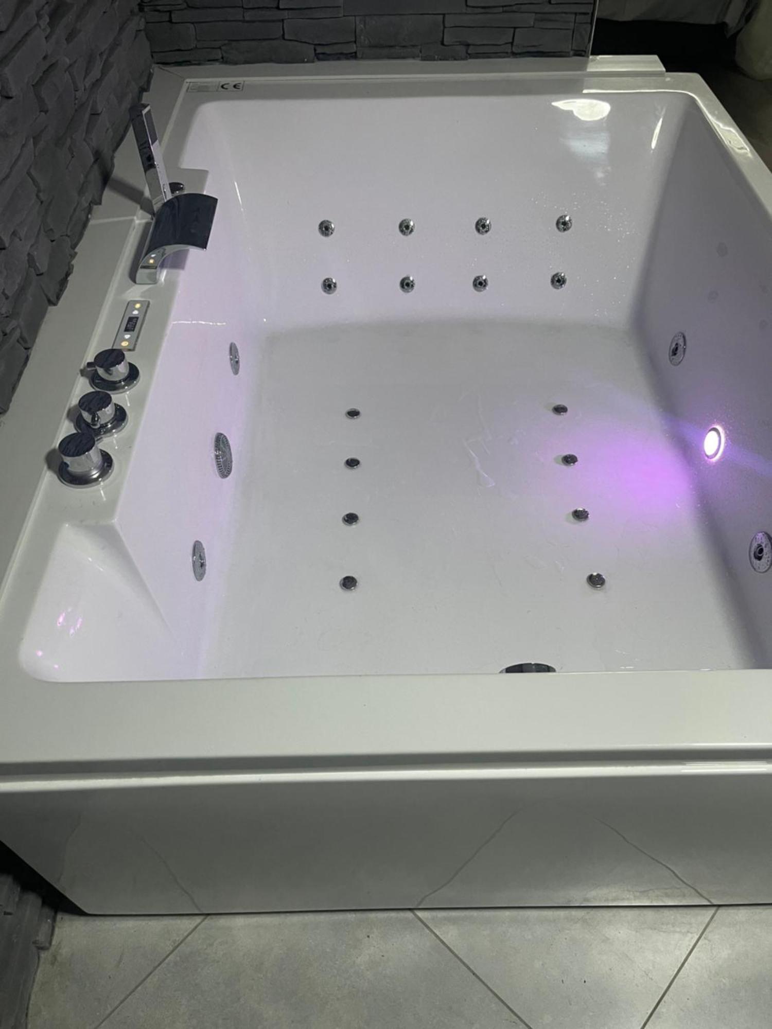 Apartment Jungle Romantic - Private Jacuzzi - *