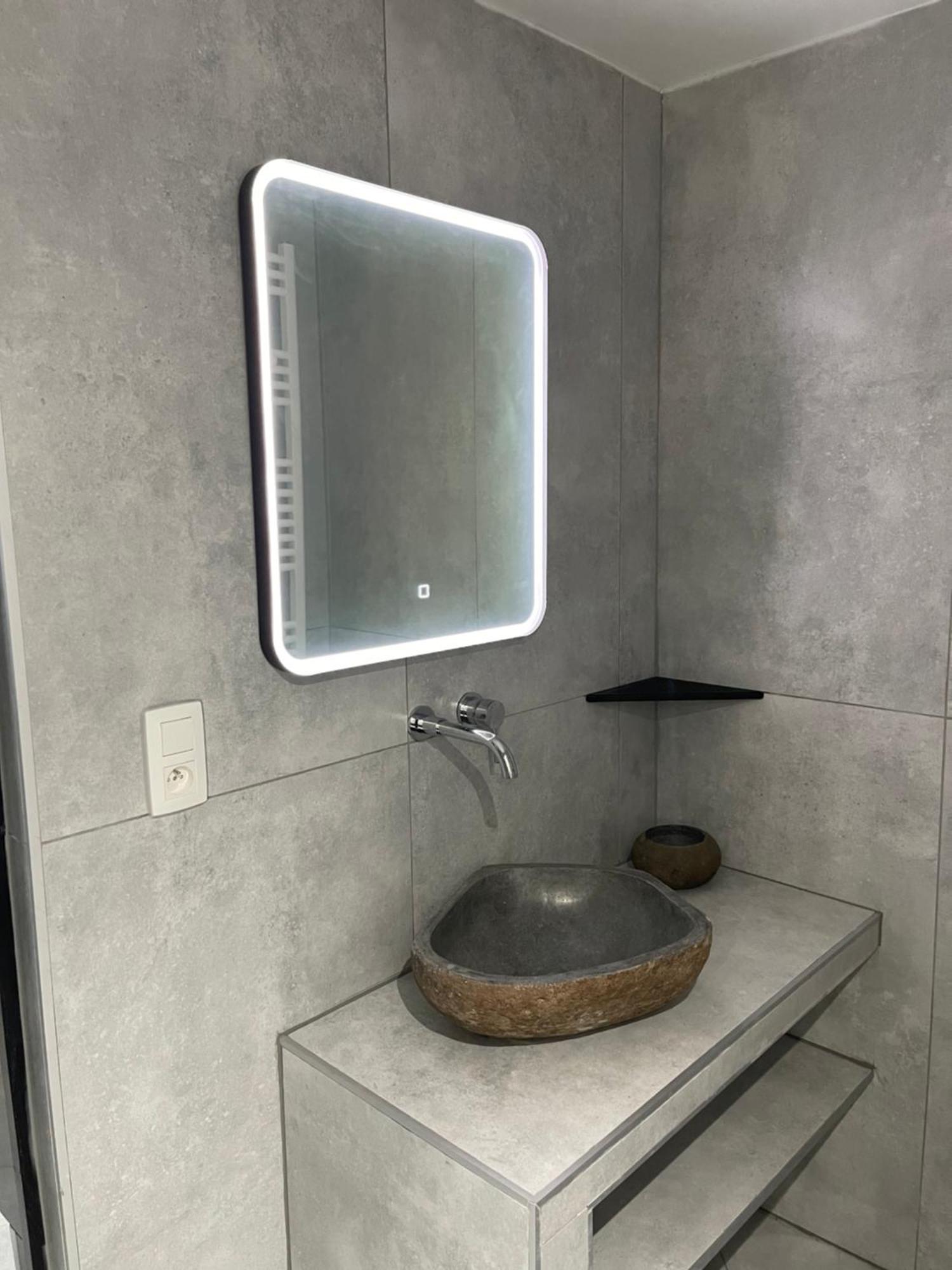 Apartment Jungle Romantic - Private Jacuzzi - Brussels