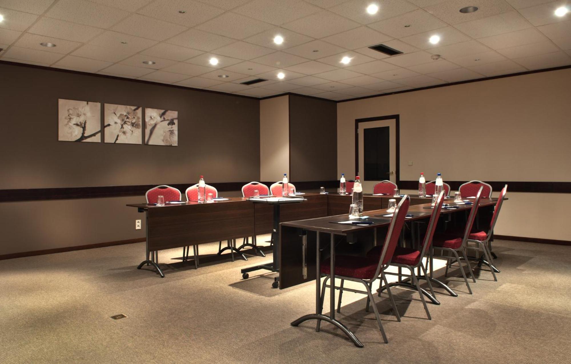 Nh Carrefour De L'europe 4*