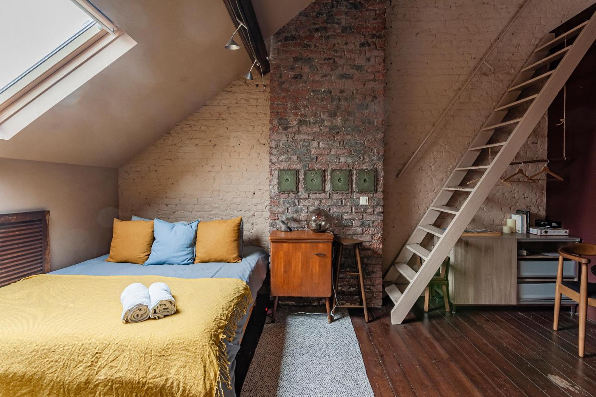 Comenstay Brussels Bed & Breakfast *