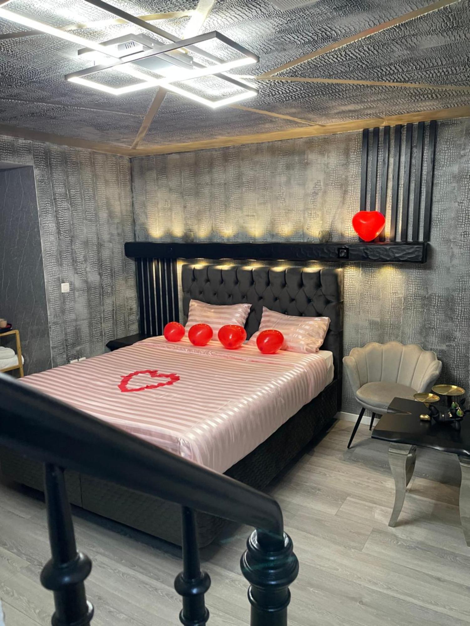 Apartment Jungle Romantic - Private Jacuzzi - Brussels