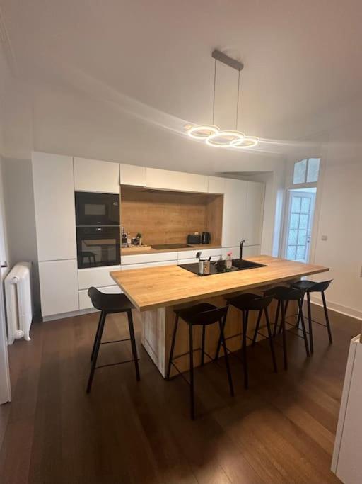 Welcome To Our Beautiful Triplex ! Apartment