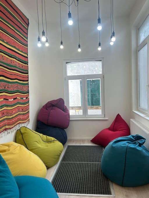 Exceptional 600 M2 Spacious 12bd 12ba *