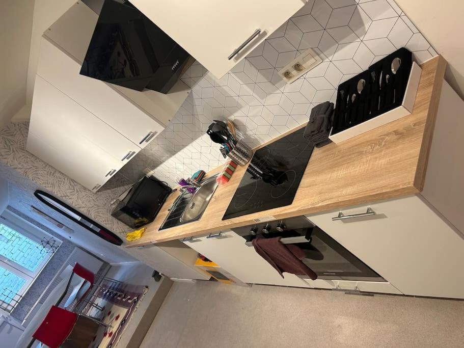 Exceptional 600 M2 Spacious 12bd 12ba *