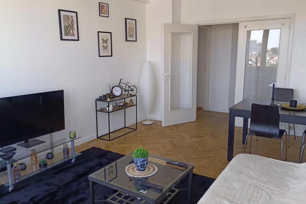 Havre De Paix Quartier Eu Square Ambiorix * Brussels