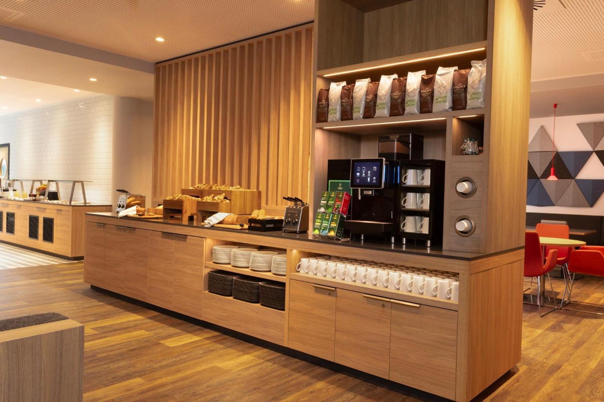 Khách sạn Express - Airport By Ihg