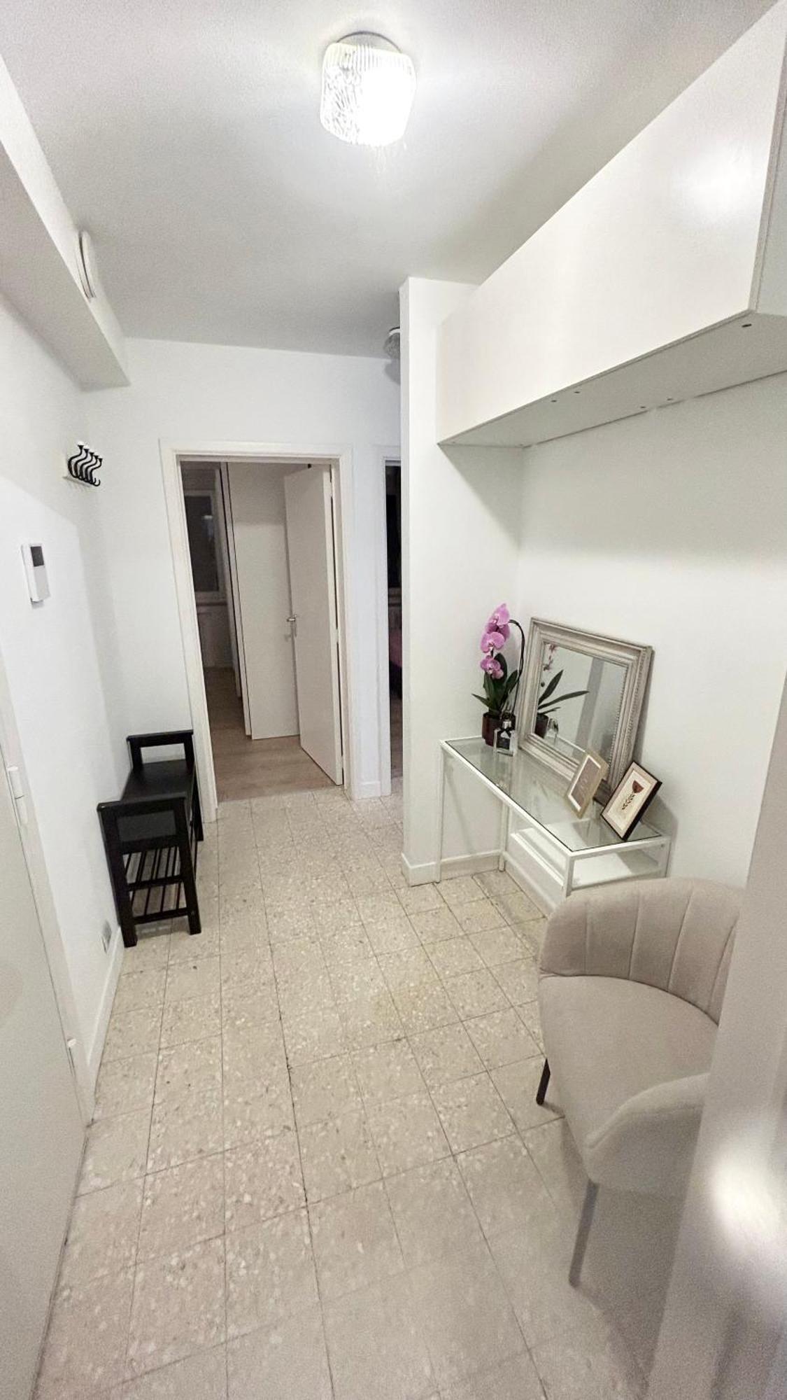 Charming Two Bedroom Flat - Nato - *