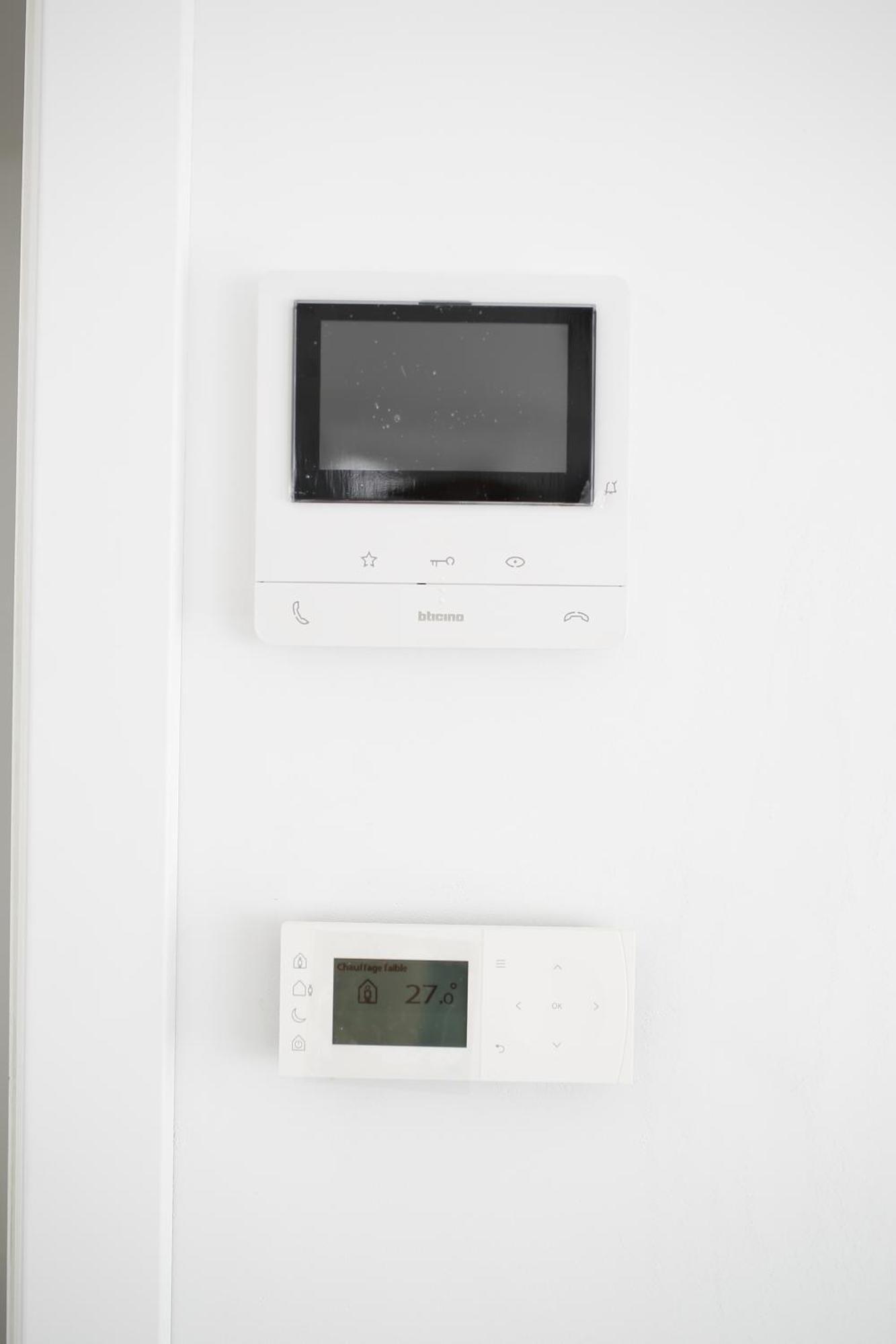 Flat Apartment *