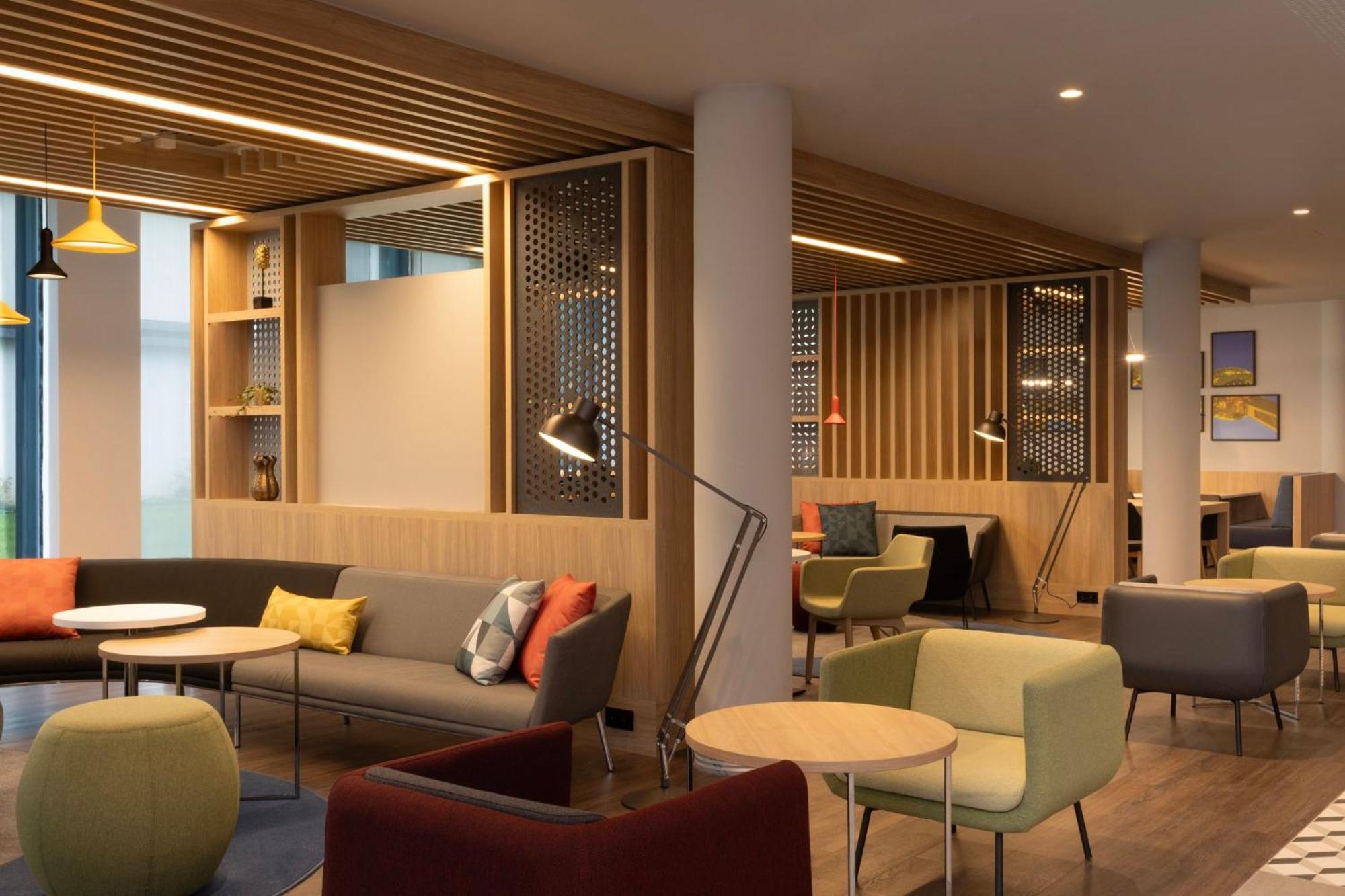Express - Airport By Ihg Khách sạn *