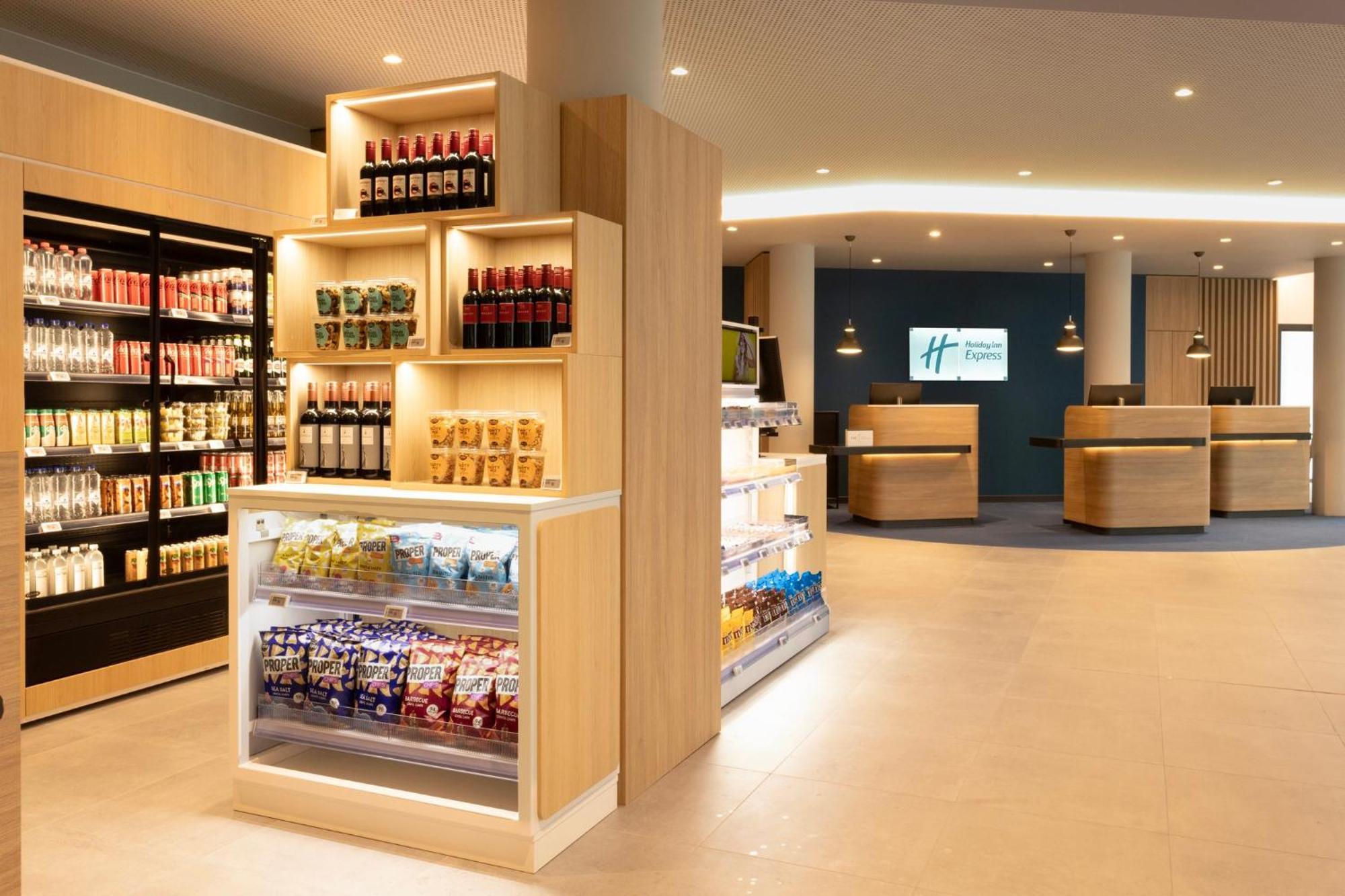 Khách sạn Express - Airport By Ihg