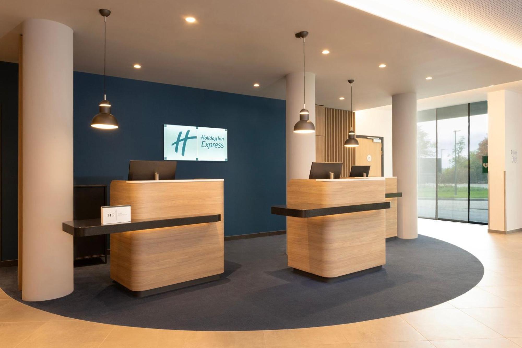 Express - Airport By Ihg Khách sạn