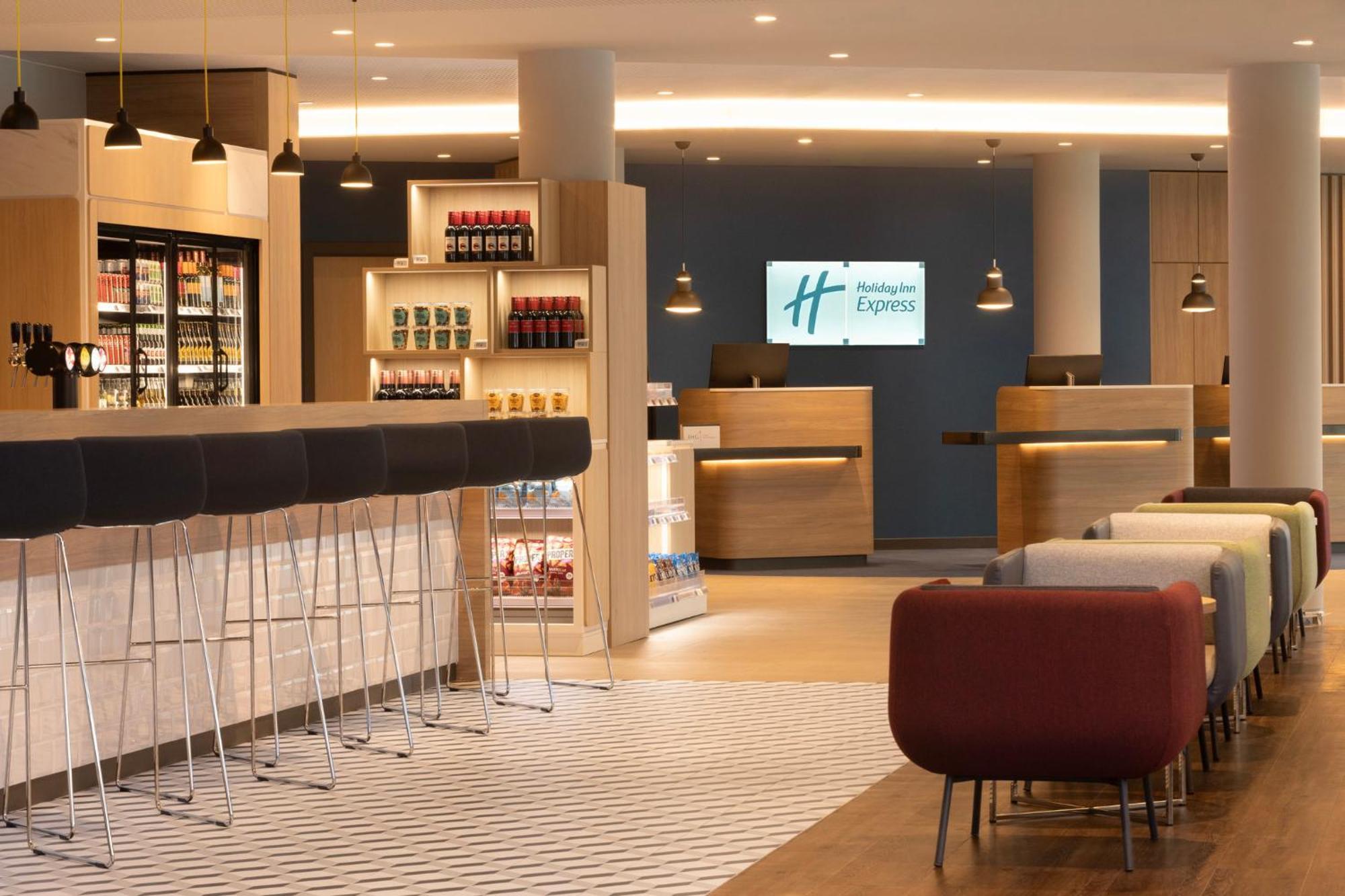 Express - Airport By Ihg Khách sạn *