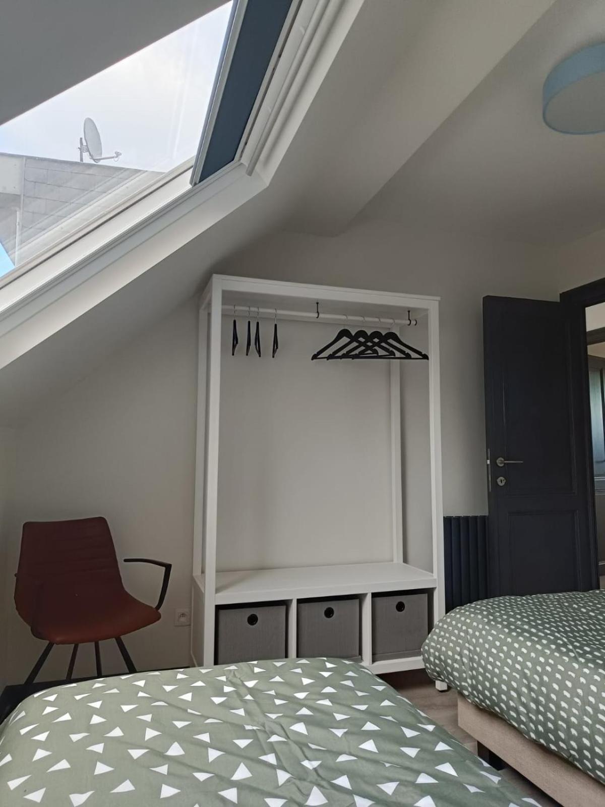 Apartment Modern Triplex 140m2 - 4 Bedrooms, 1 Living & 2 Bathrooms - 8 People In Brussels